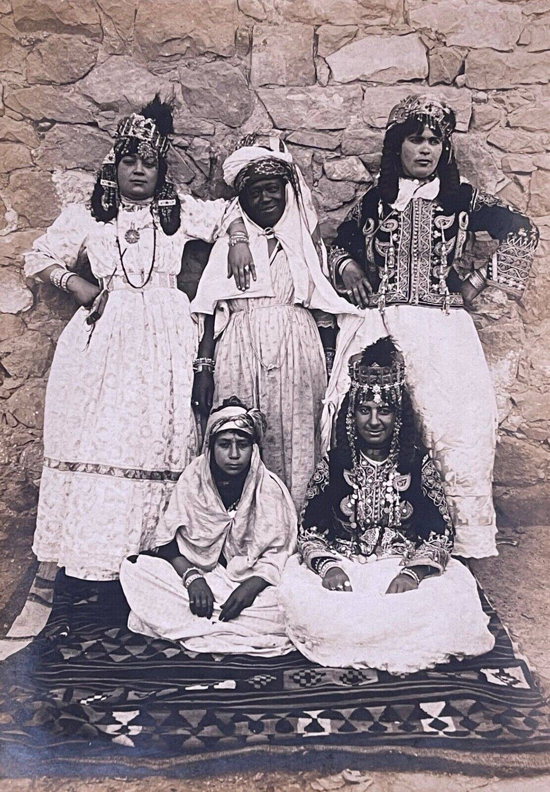 Algeria Amazigh women of Ksar El albumen print 16.5 cm X 11.6 cm anonymous