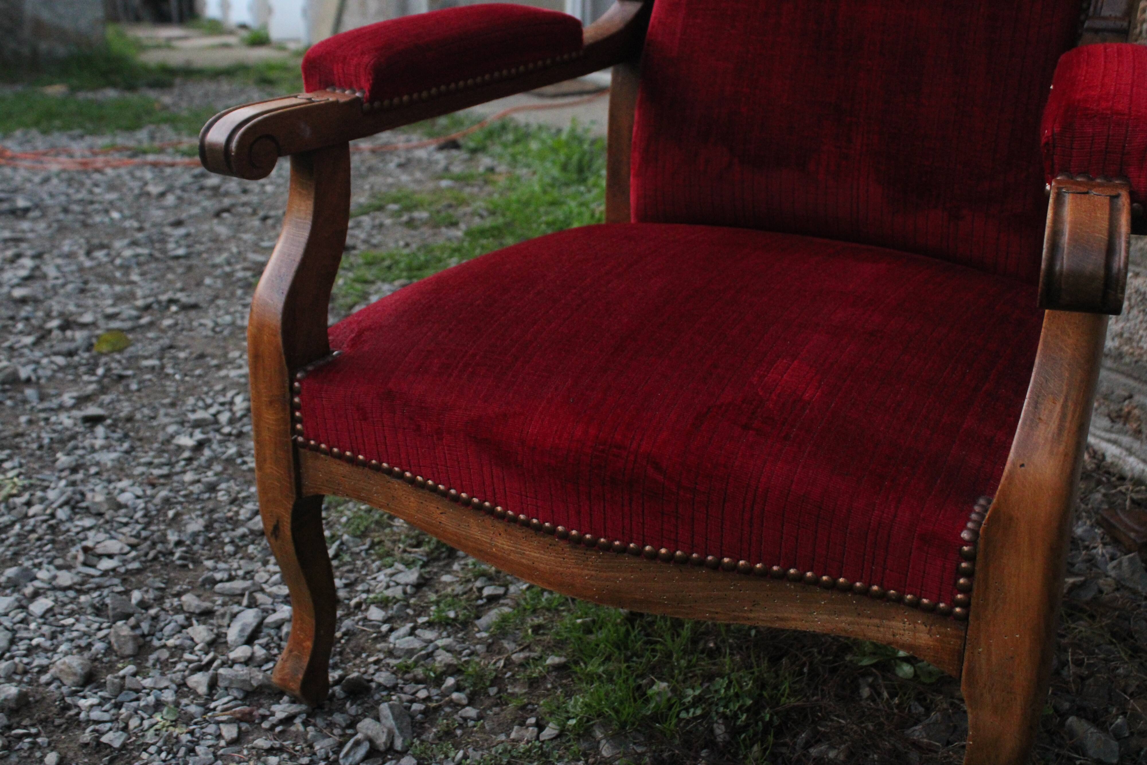 Antique Voltaire-style armchair – red velvet & solid wood