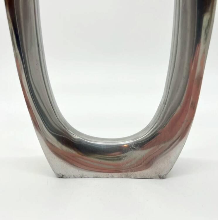 Vase sculptural en fonte d’aluminium — 1980s