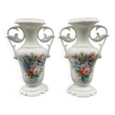 Paire de grands vases d’église XIXe en porcelaine de Paris blanche peinte