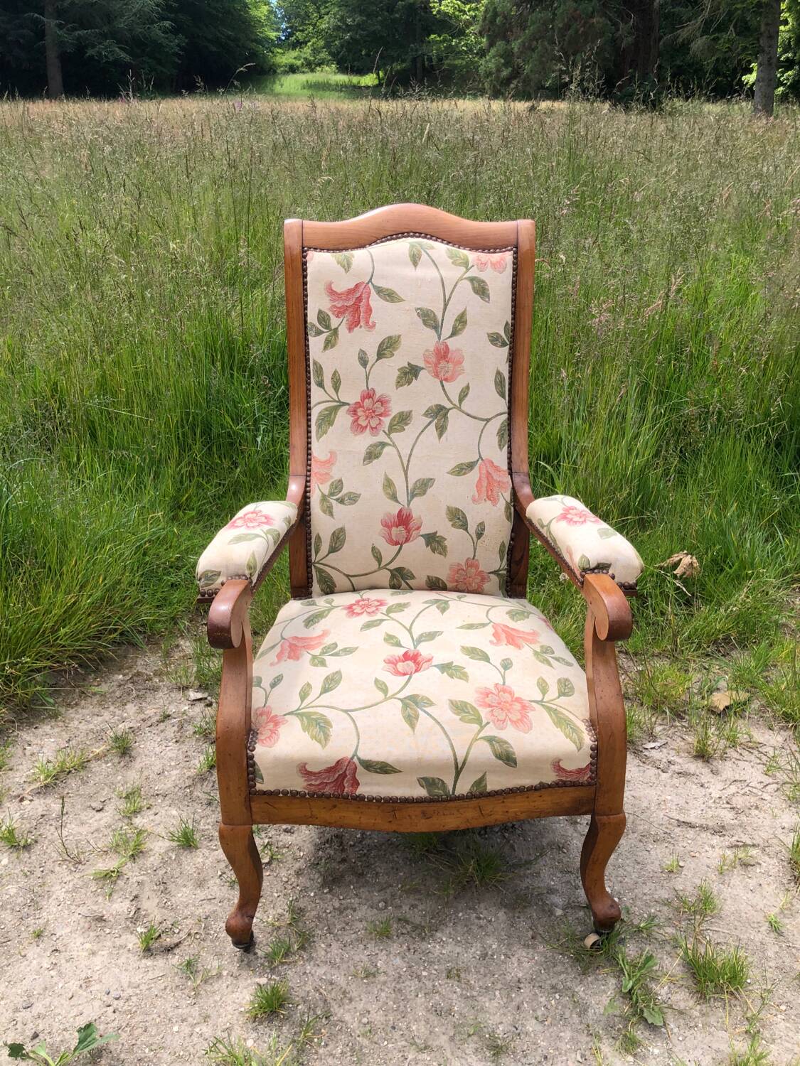 Voltaire armchair in cherry wood