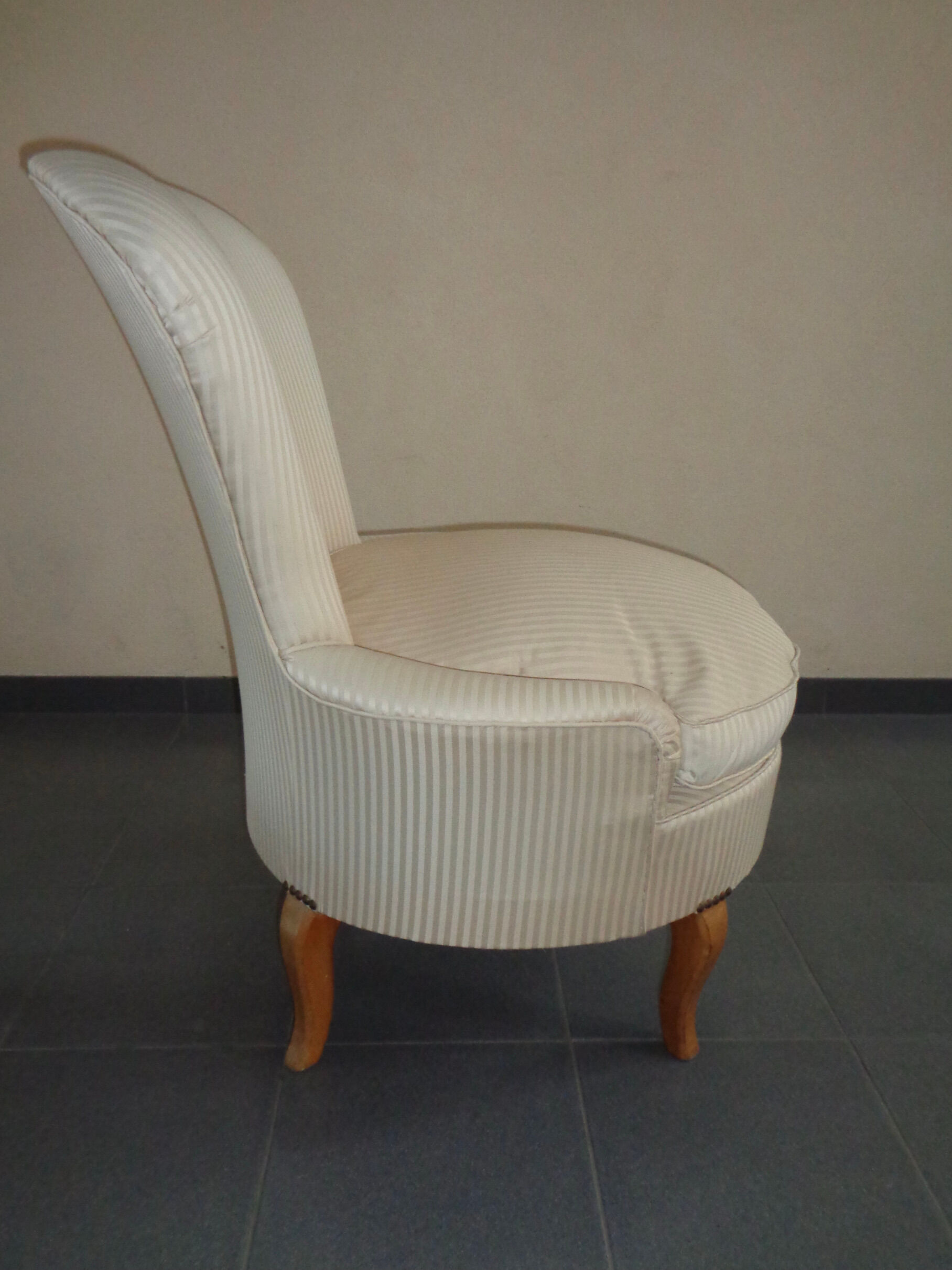 Pair of striped ivory toad armchairs