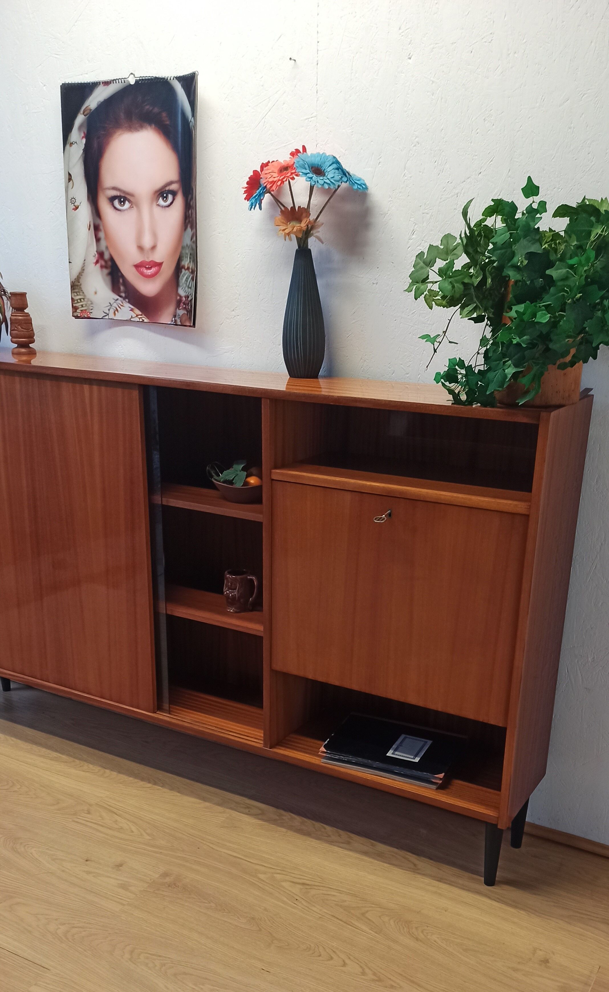 Buffet moderniste, des années 1970