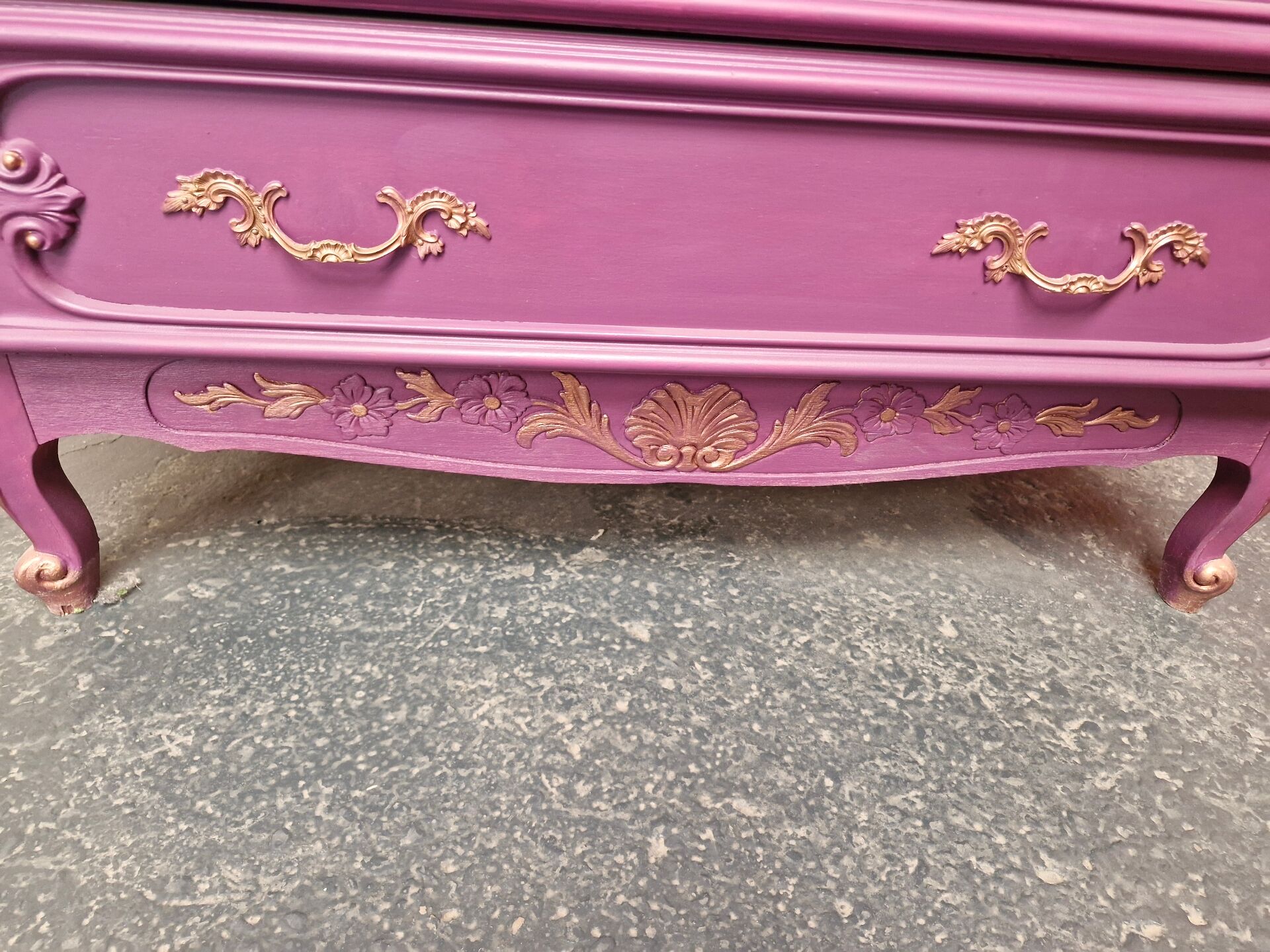 Wooden chest of drawers with 3 drawers