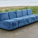 Canapé modulable composé de 5 chauffeuses en velours bleu, circa 1980