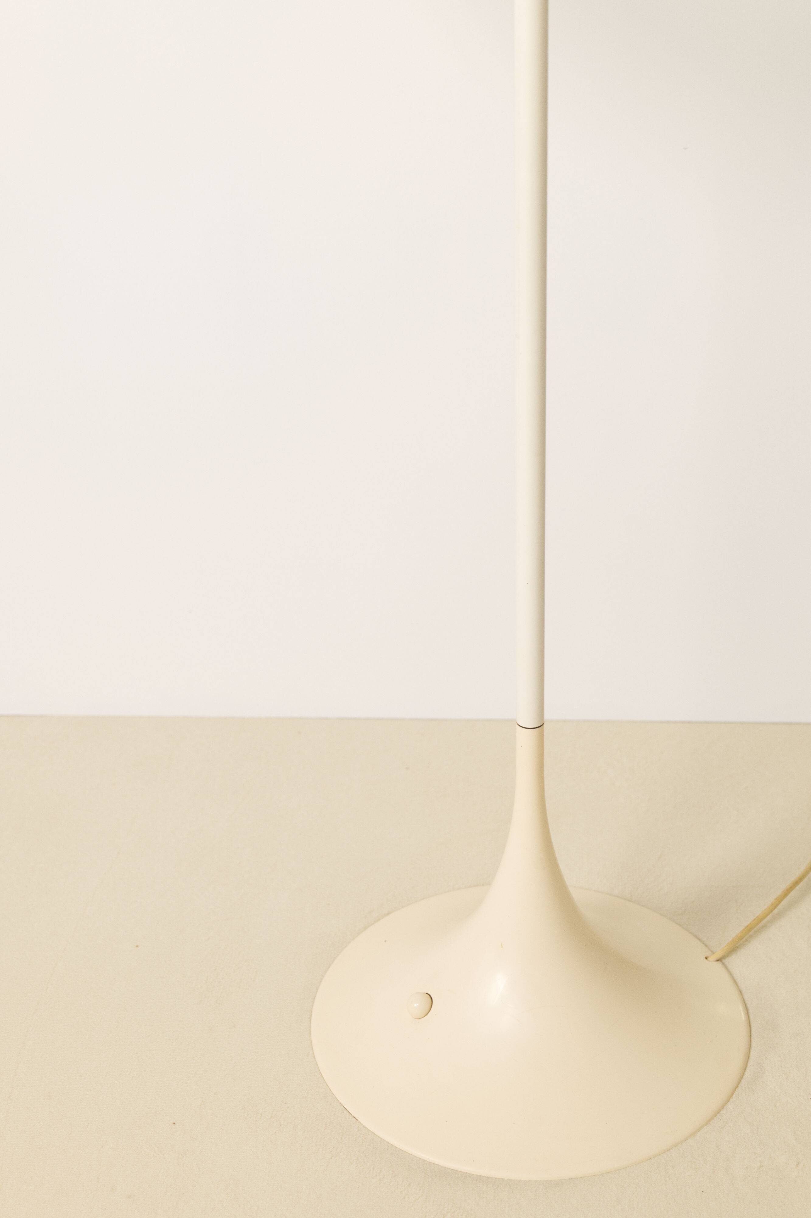 Lampadaire vintage Panthella de Verner Panton, Louis Poulsen, 1984