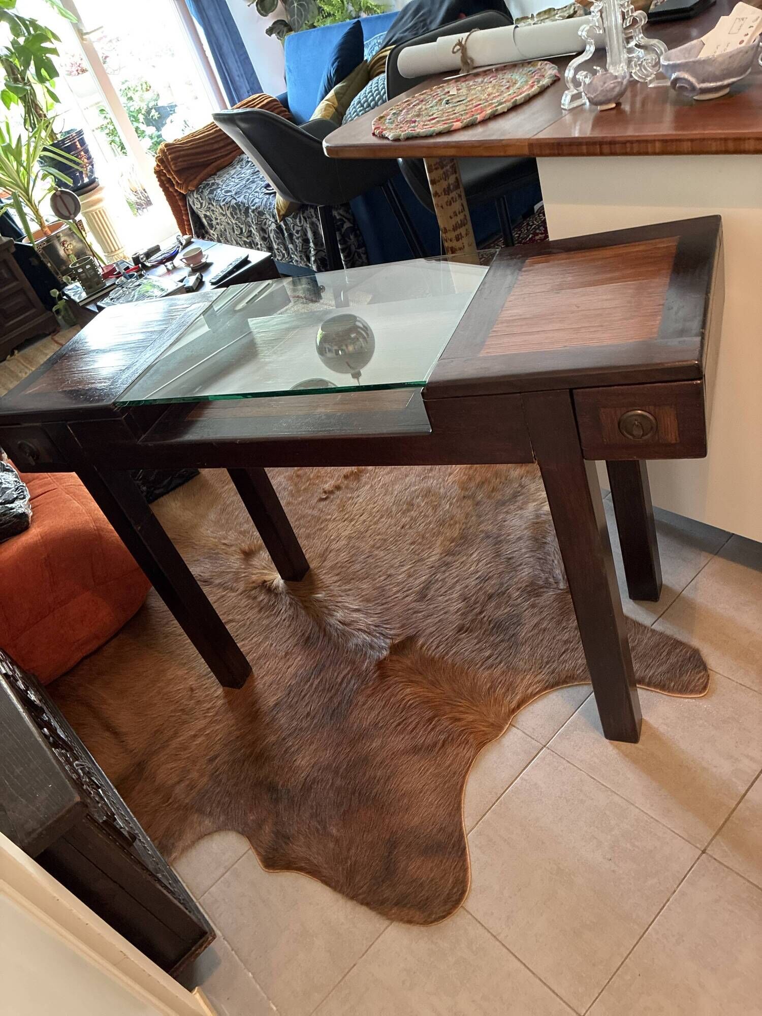 Console table / Display cabinet in exotic wood and glass – Colonial Style