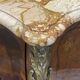 Commode de style Louis XV en bois de rose, chêne et dessus marbre