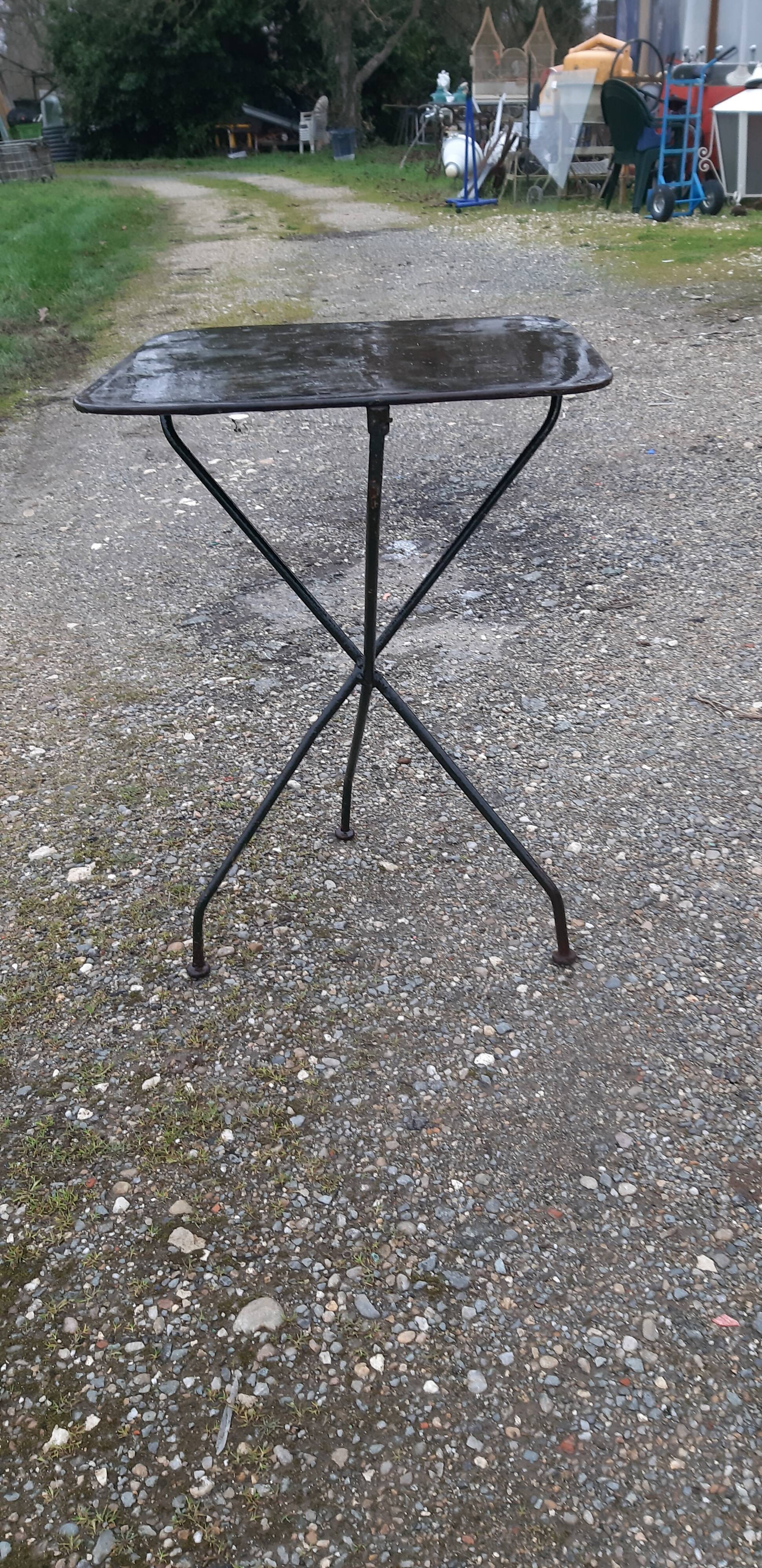 Bistro table 1900 in wrought iron