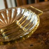 Le plat en verre irisé