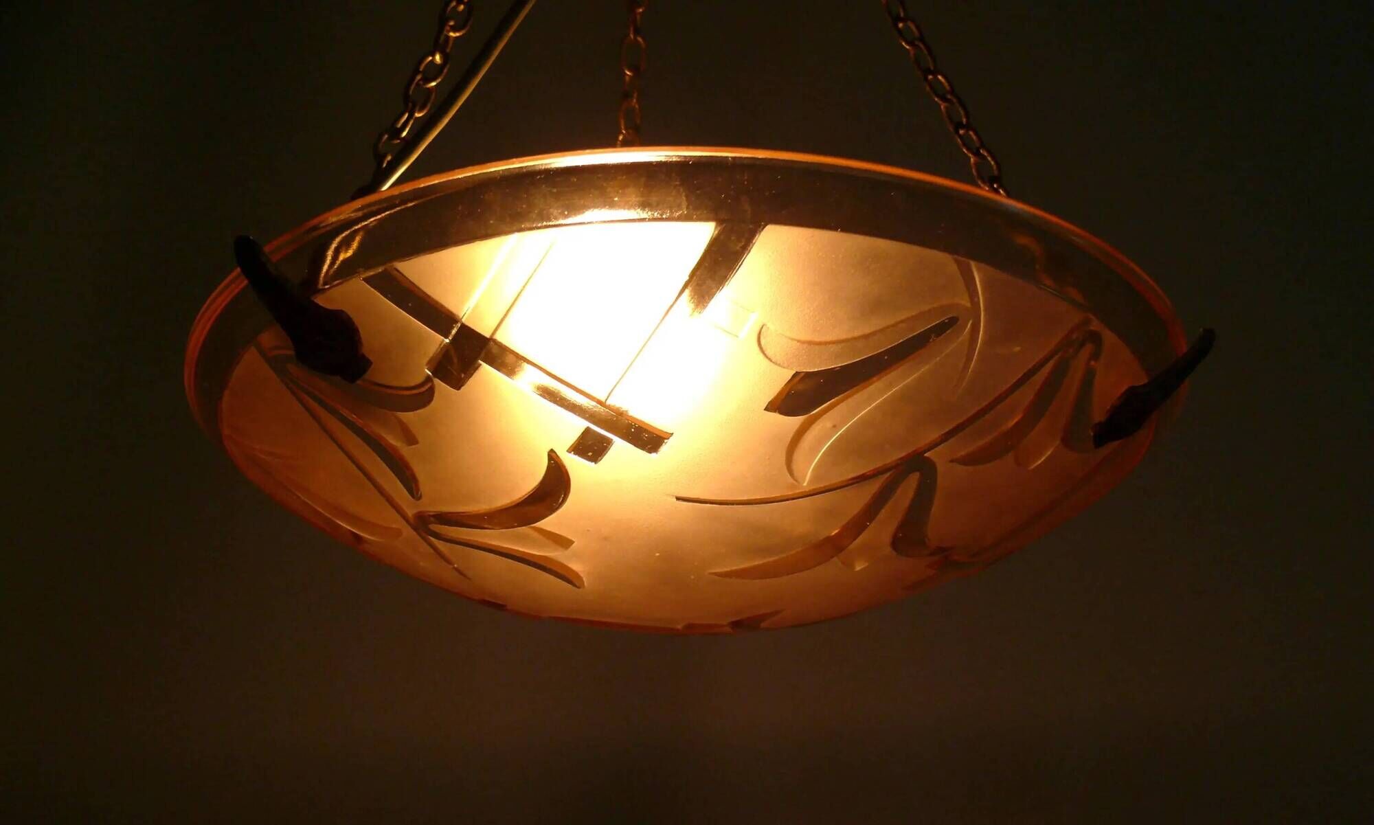 French Art Deco Glass Pendant Light with Chain Suspension, Degue, 1920s - 1930s