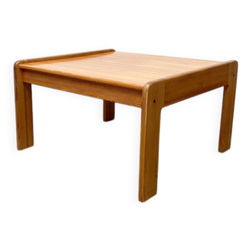 Vintage coffee table in Swedish pine by Yngve Ekström for Swedese, 1970s.
