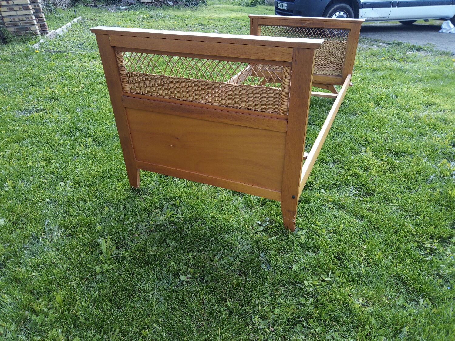 Bed 1 place wood and rattan
