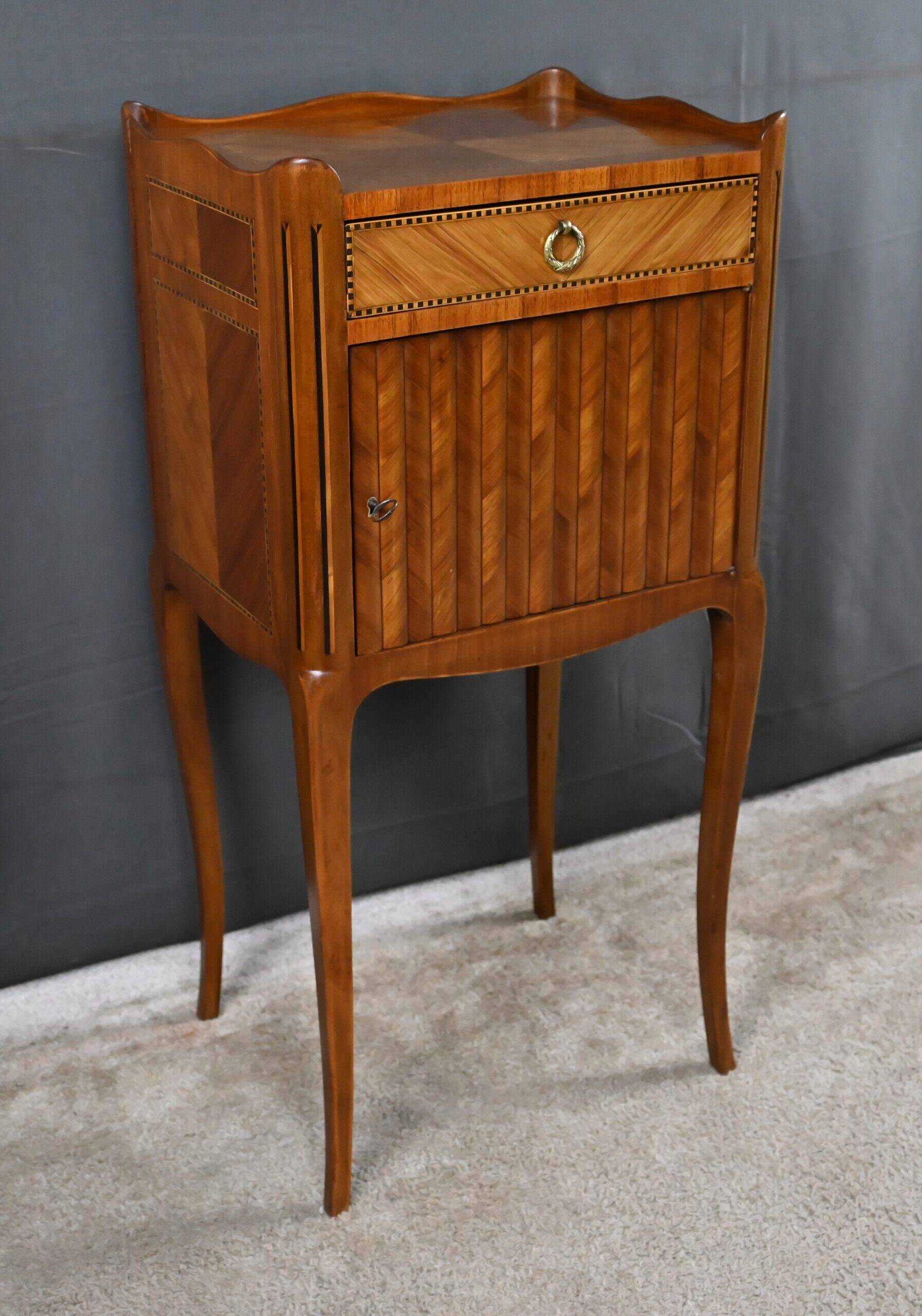Living room table in marquetry, transitional style between Louis XV and Louis XVI – mid-20th century.