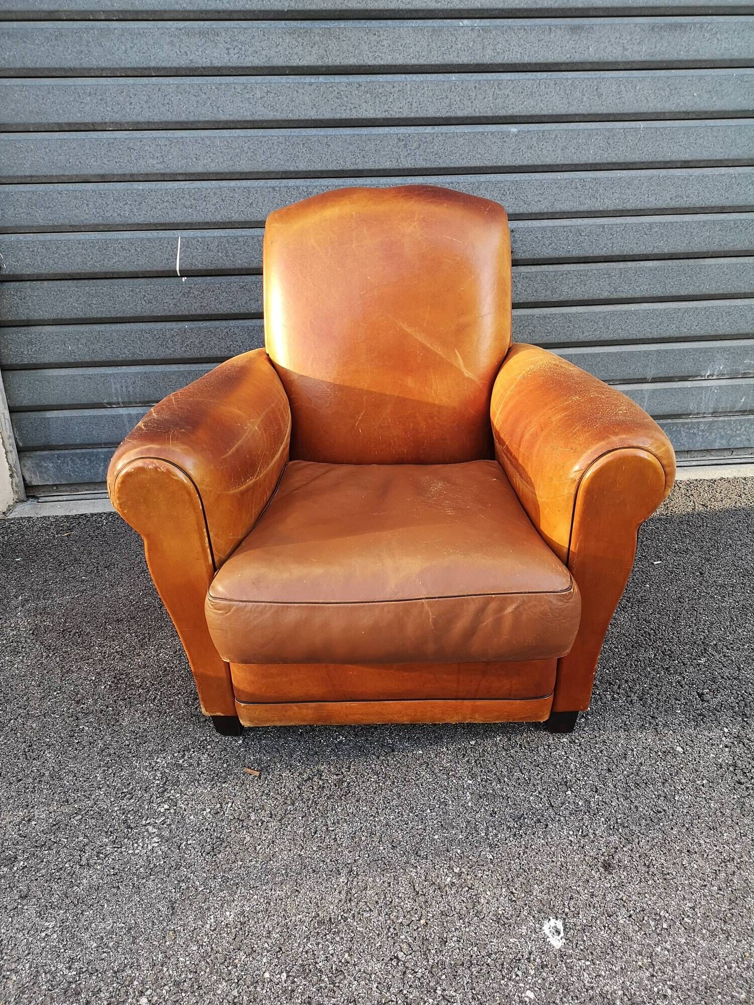 Pair of club chair in beautiful patina leather