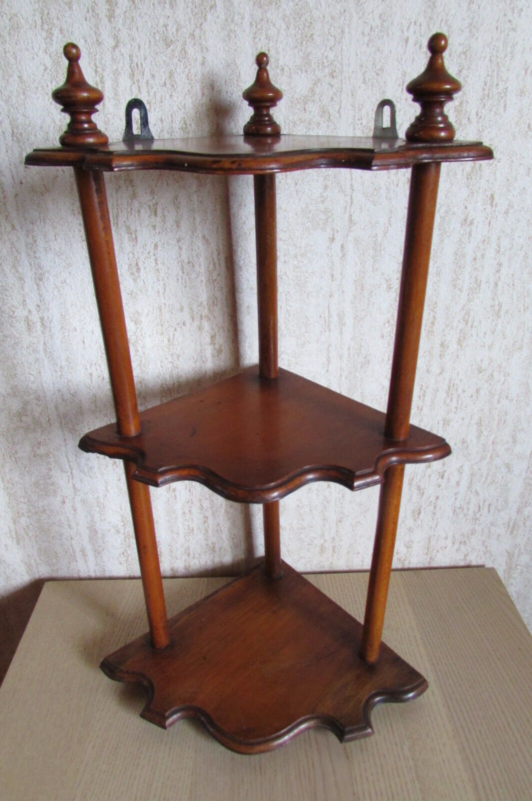 Wall corner shelf cherrywood