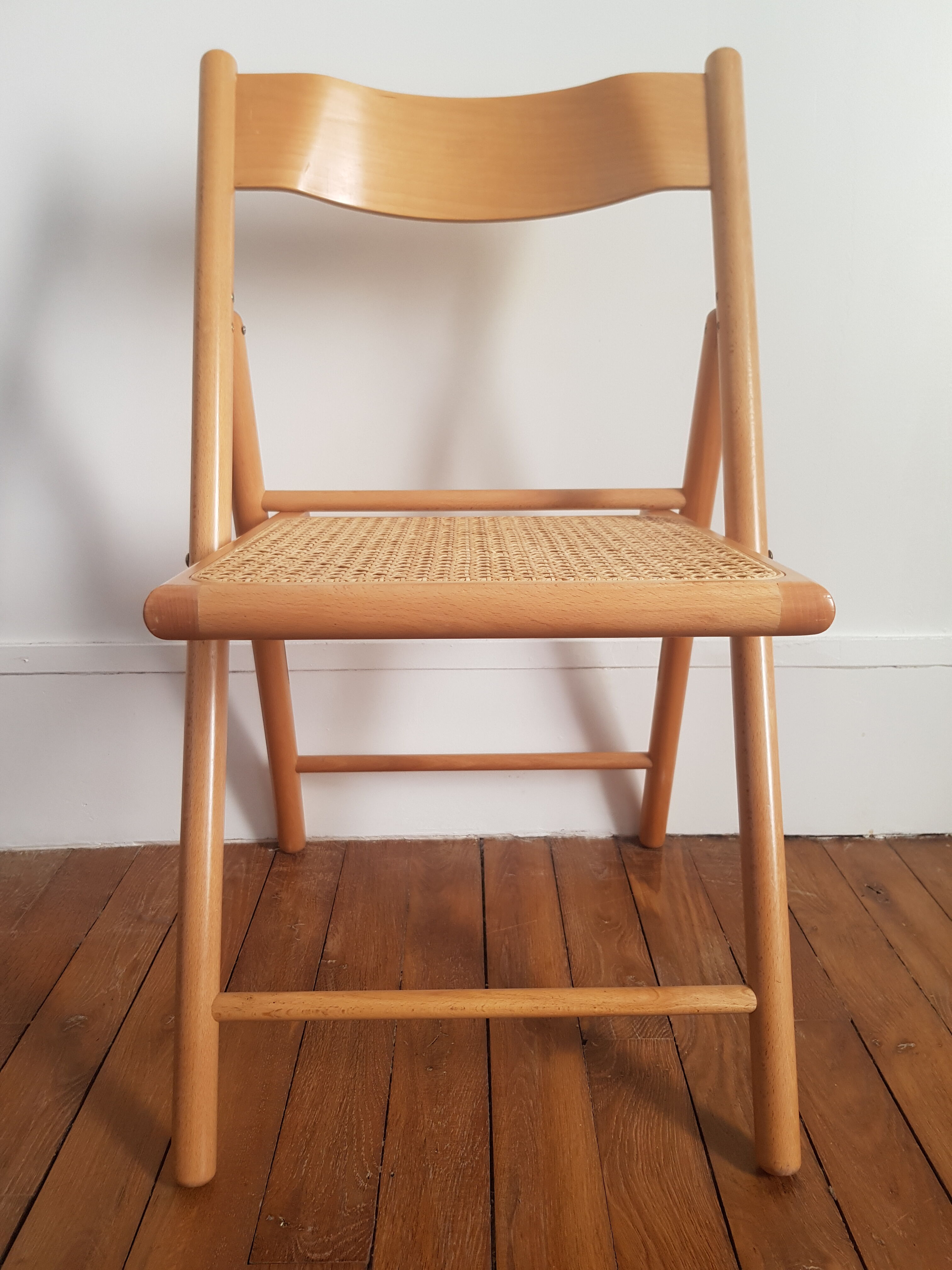 Cannee folding chair