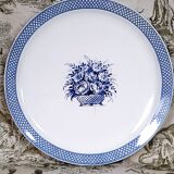 Antique serving dish in Sarreguemines earthenware with old Delft blue decoration.