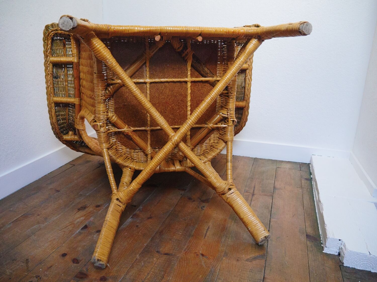 2 rattan armchairs