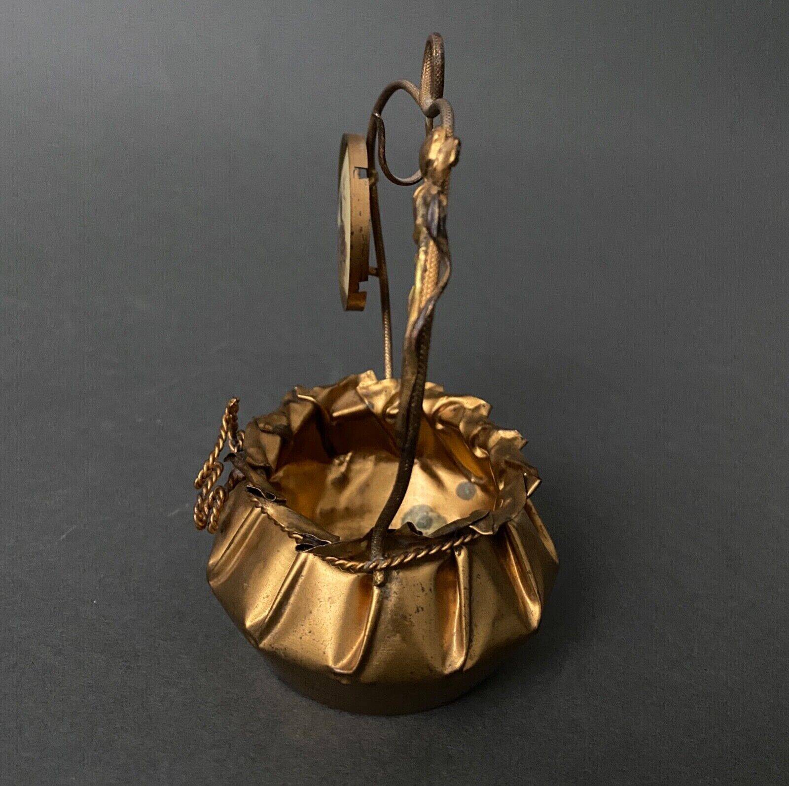 Golden metal basket Napoleon III 19th century foliage decoration religious medallion