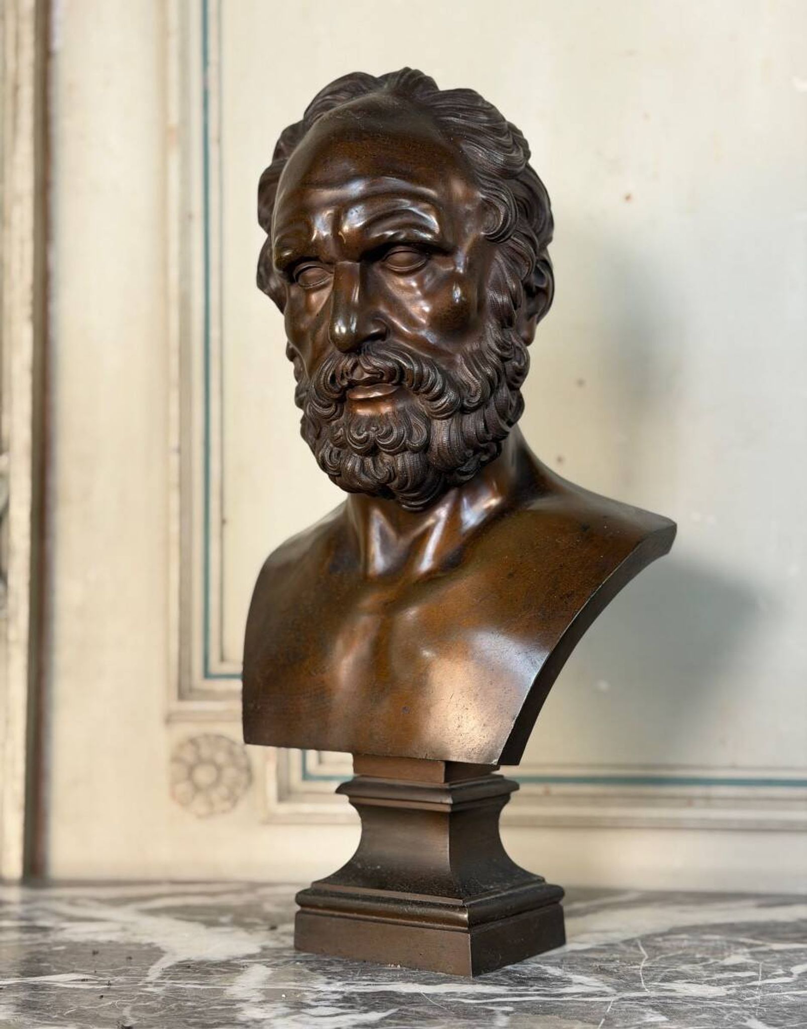 Bronze bust representing a philosopher after the Antique, 19th century, foundry Luppens.