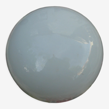 Round globe in white opaline glass