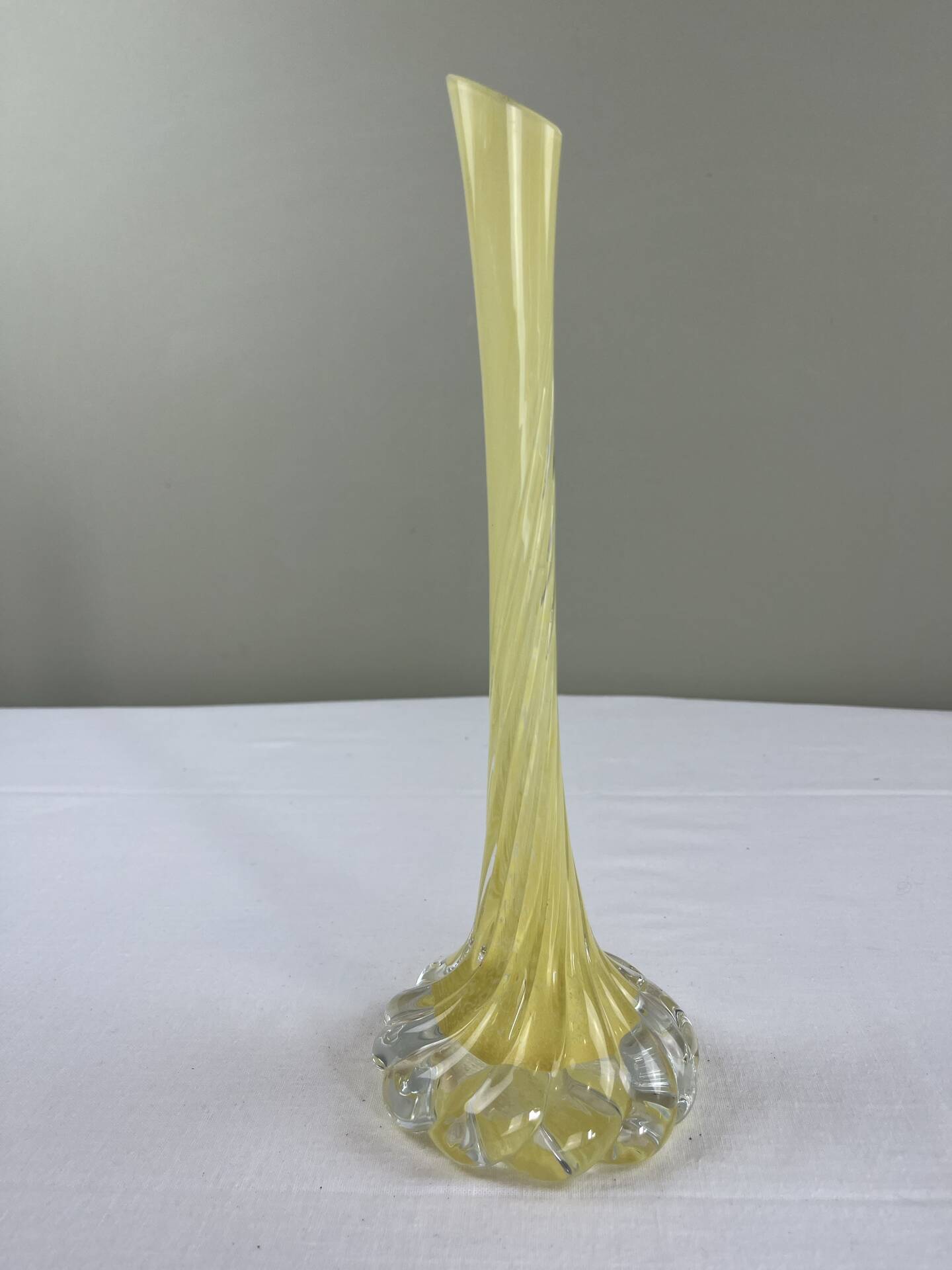 Twisted yellow art glass soliflores