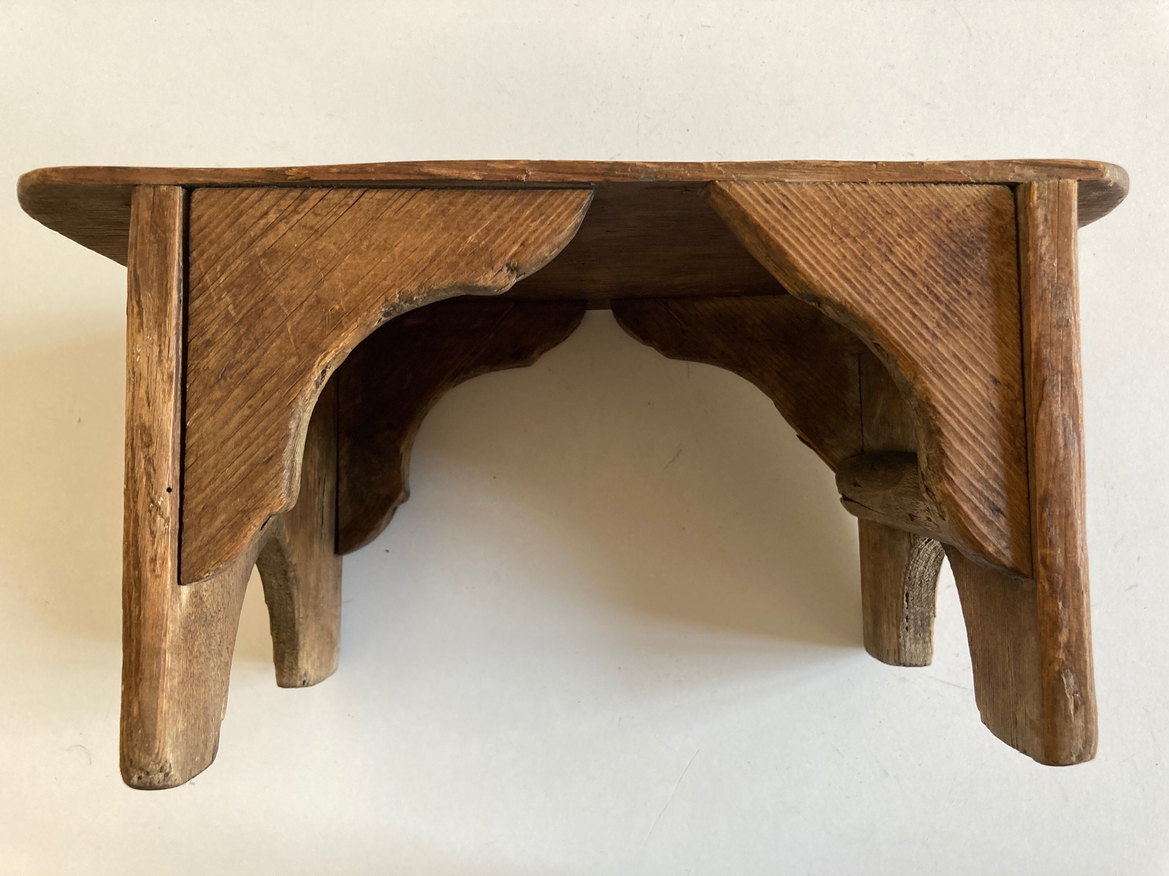 Small farm bench in pitchpin folk art 1900