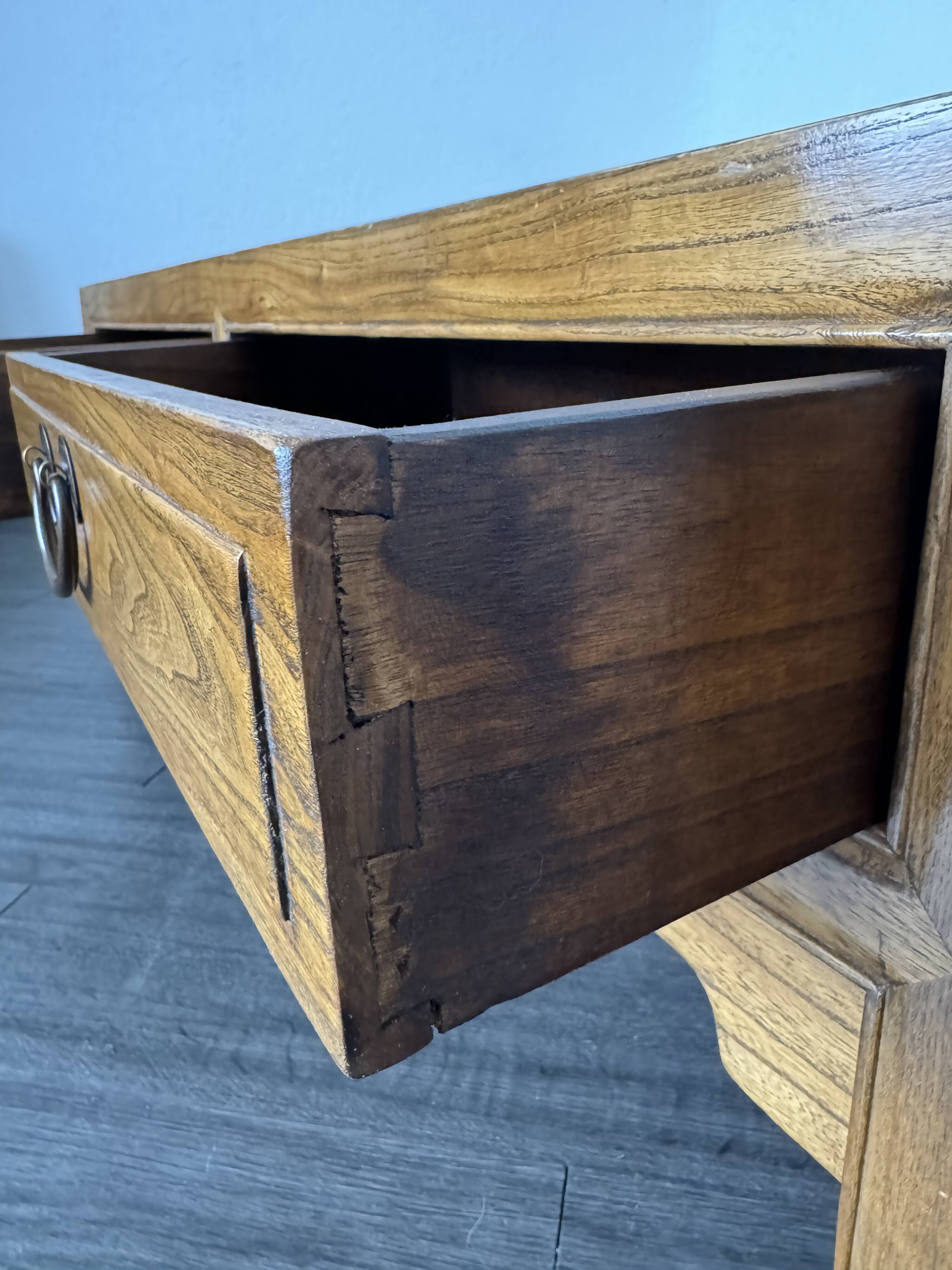 Table basse vintage en bois (chêne massif) et marbre