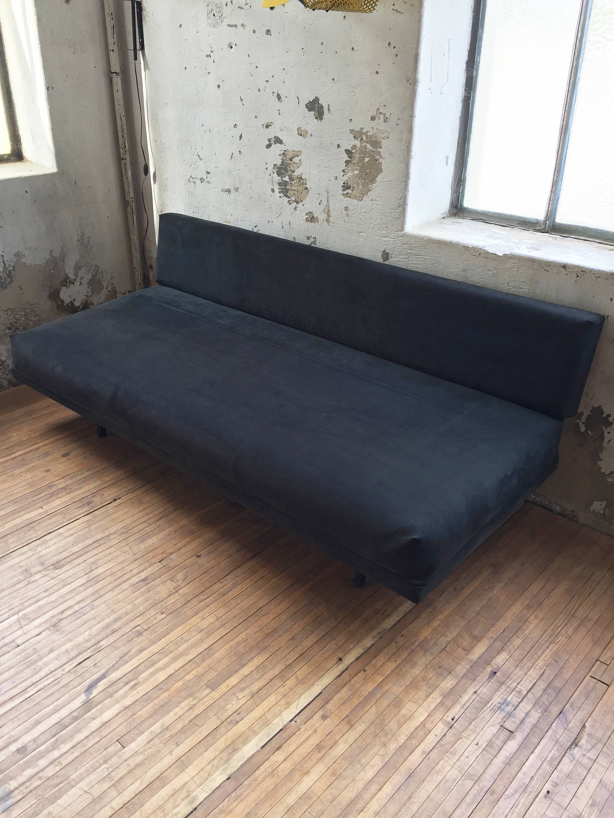 André Simard bench sofa for Airborne