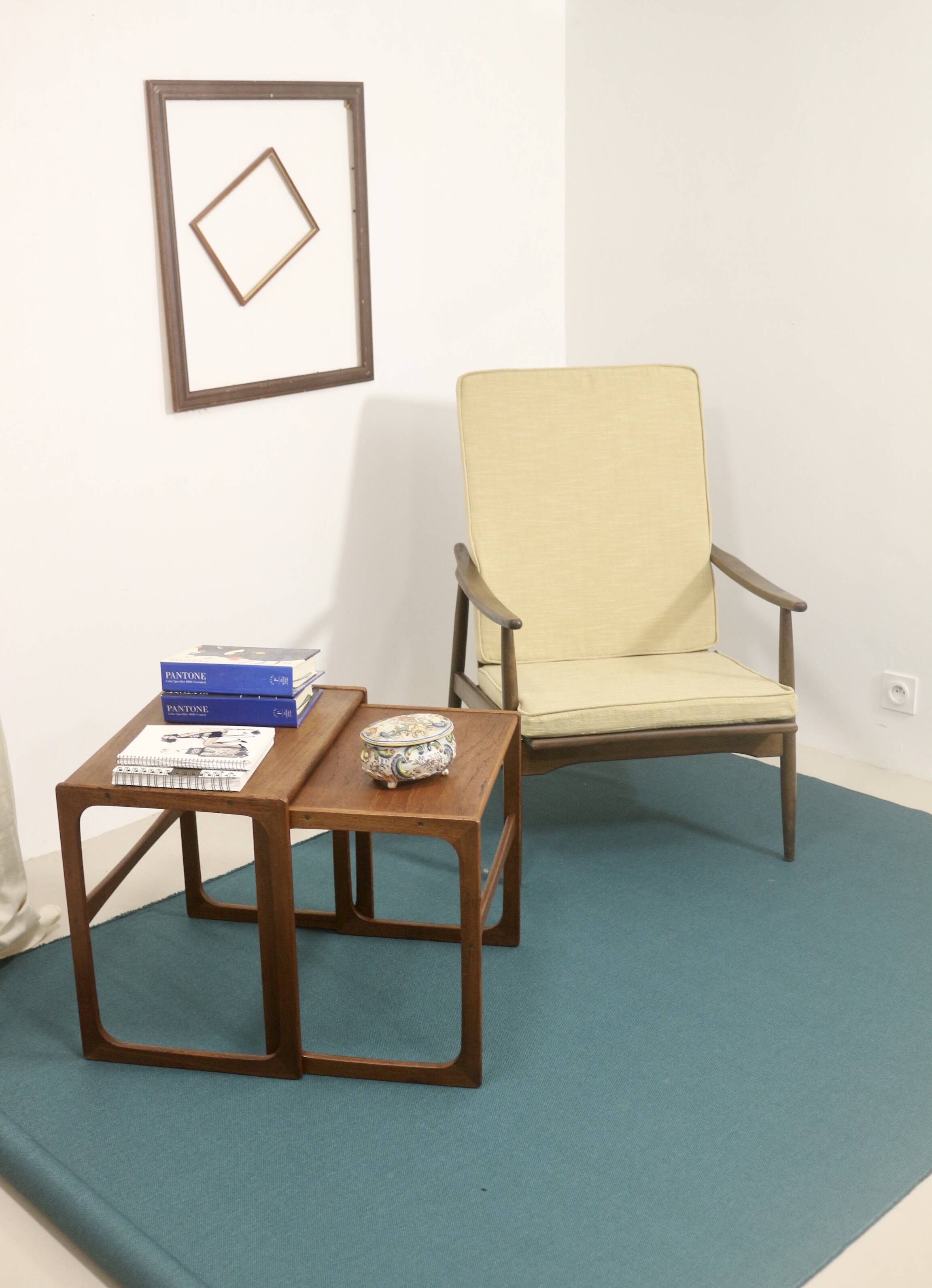 Scandinavian armchair 1960 curved armrests. Ref Cesaria