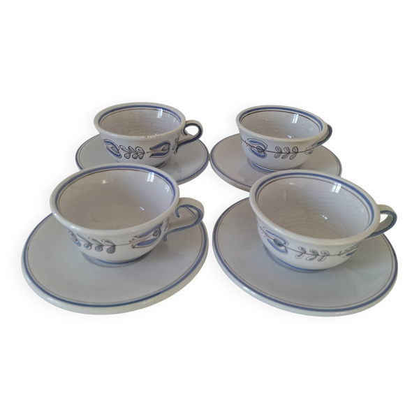 Tasses et soucoupes en terre vernissée