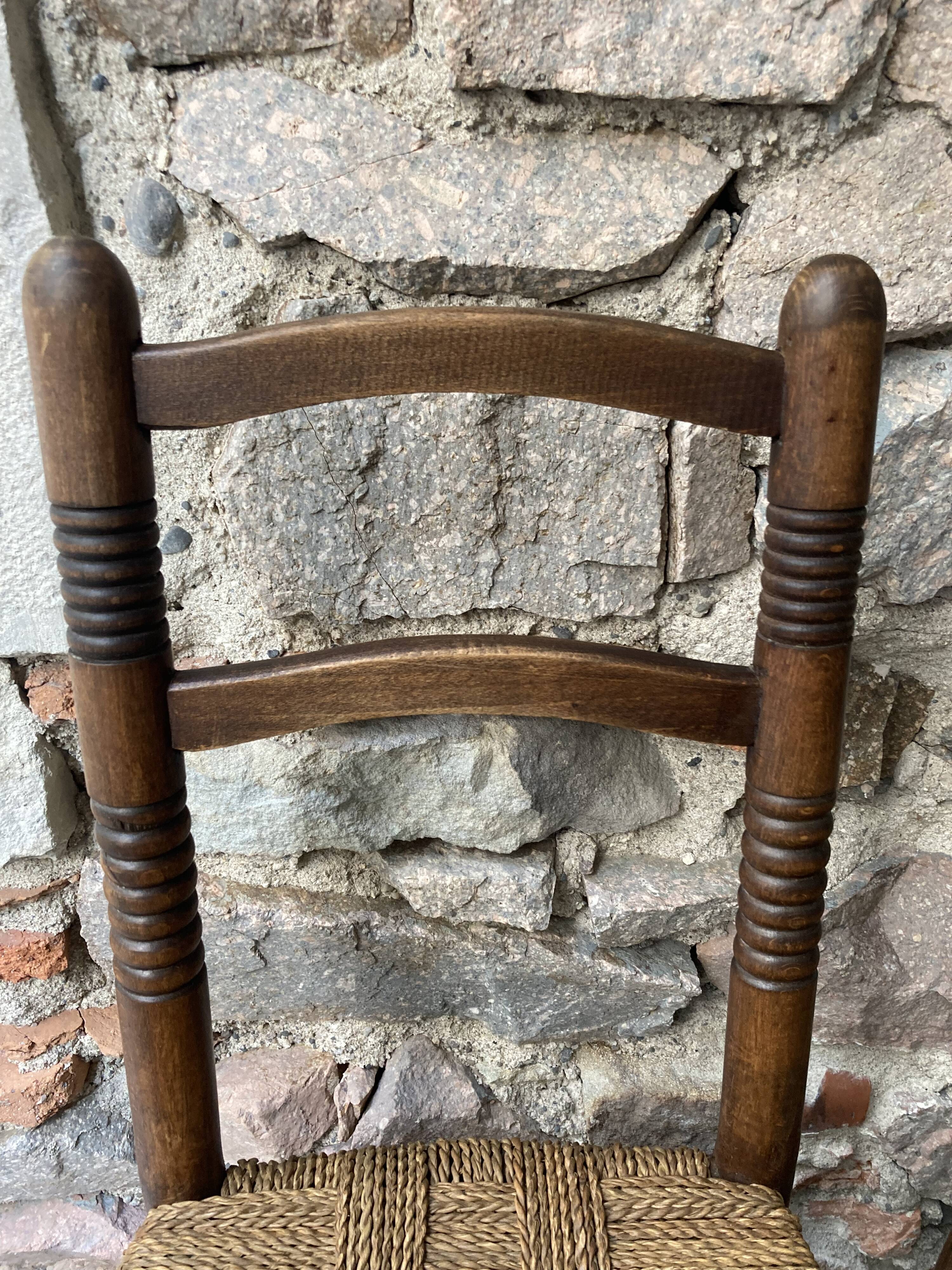 Duo de chaises en bois tourné et corde tressée, années 50-60