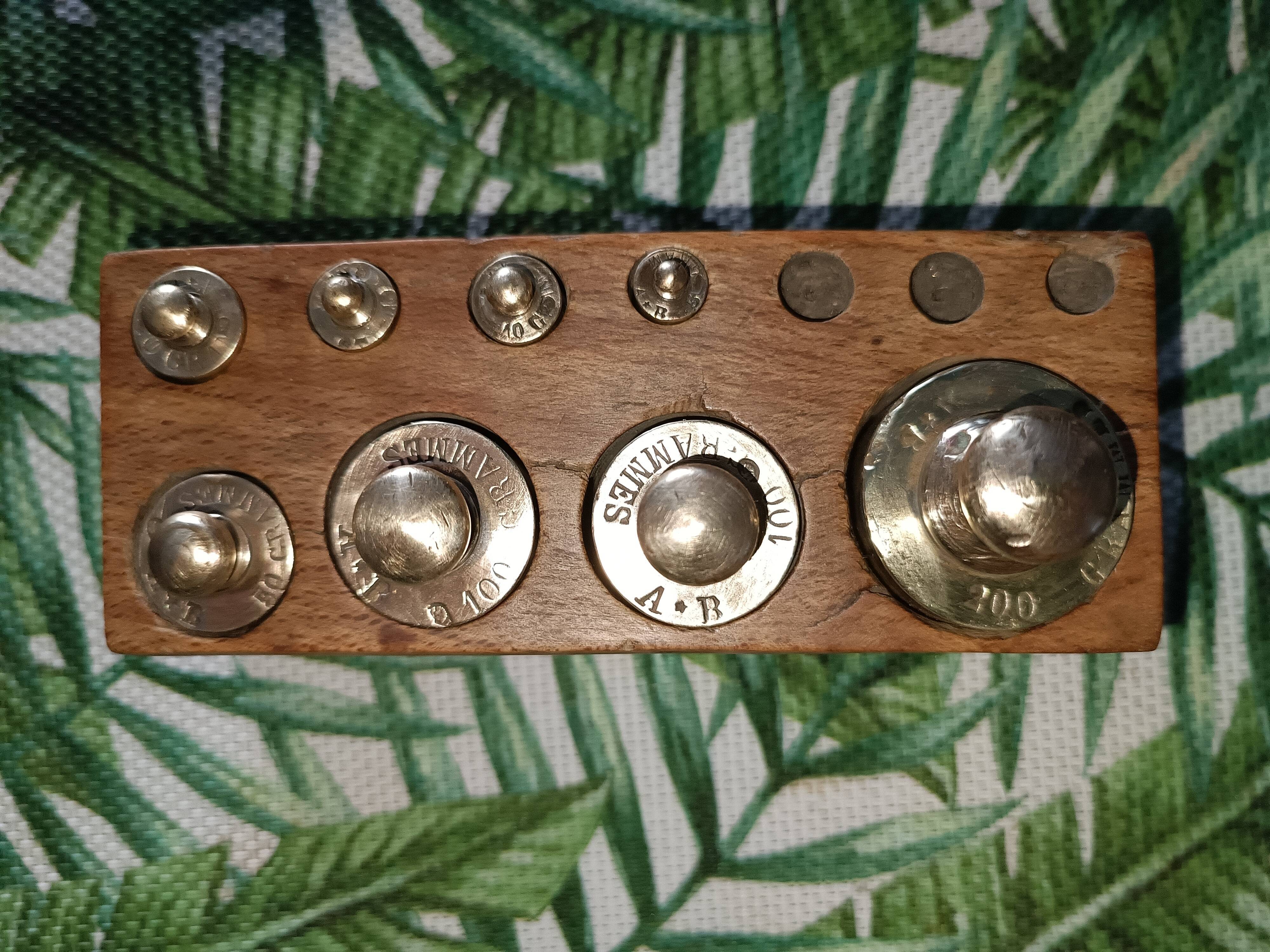 Roberval scale weight set