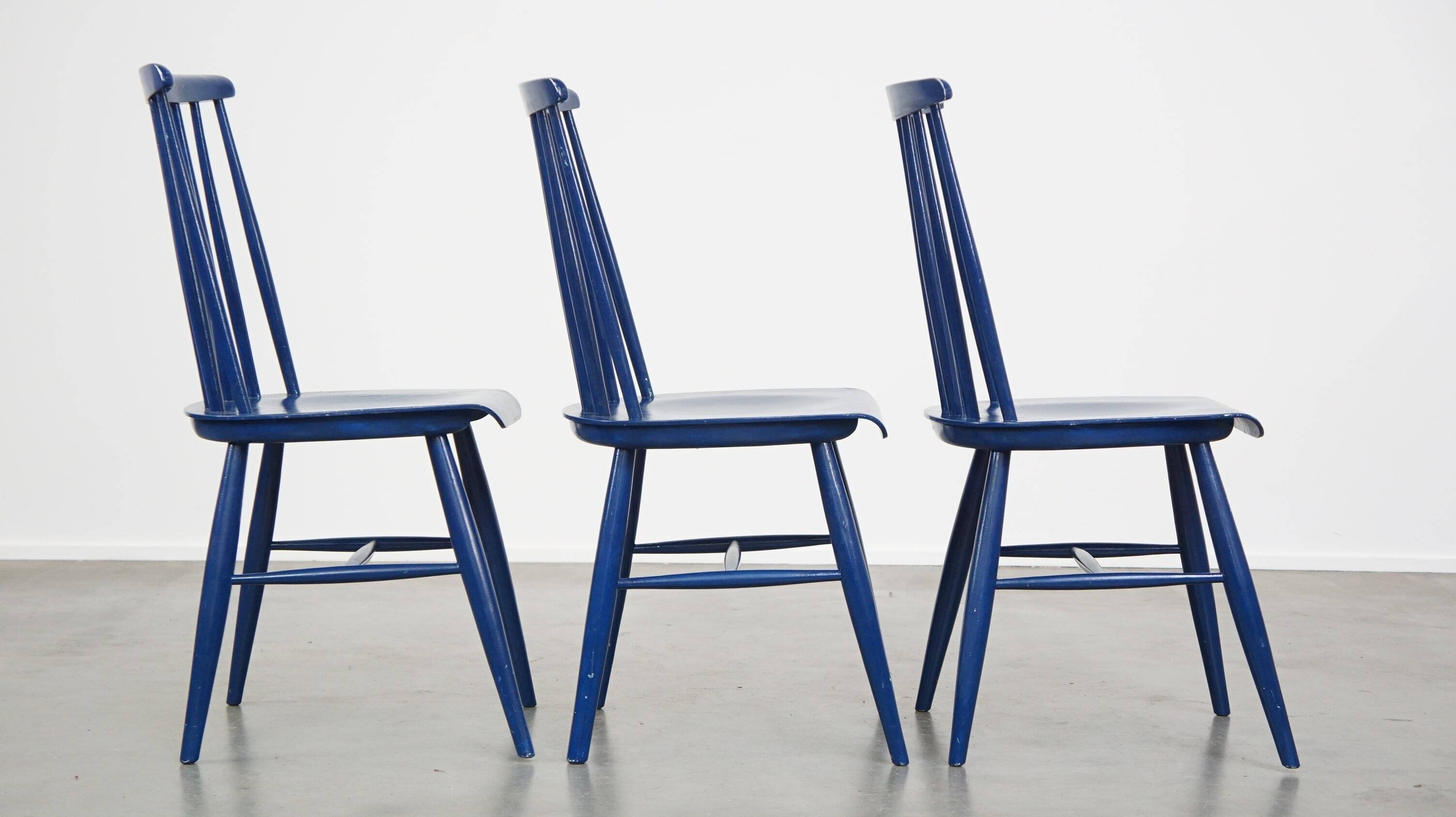 Set of 3 beautiful vintage 1960s blue wooden dining chairs/spindle chairs