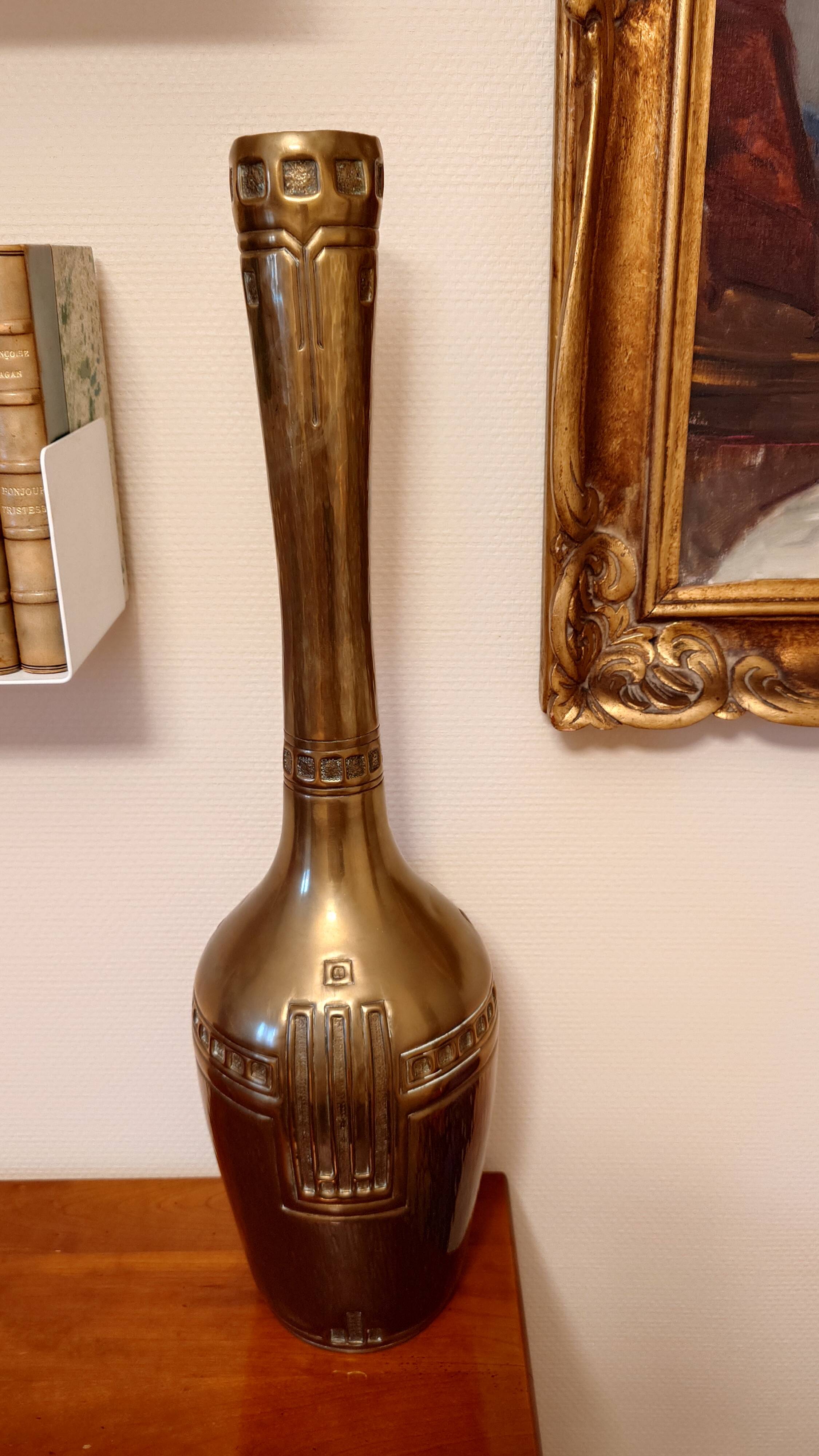 Large brass vase – sculptural piece – geometric decoration – 64.5 cm