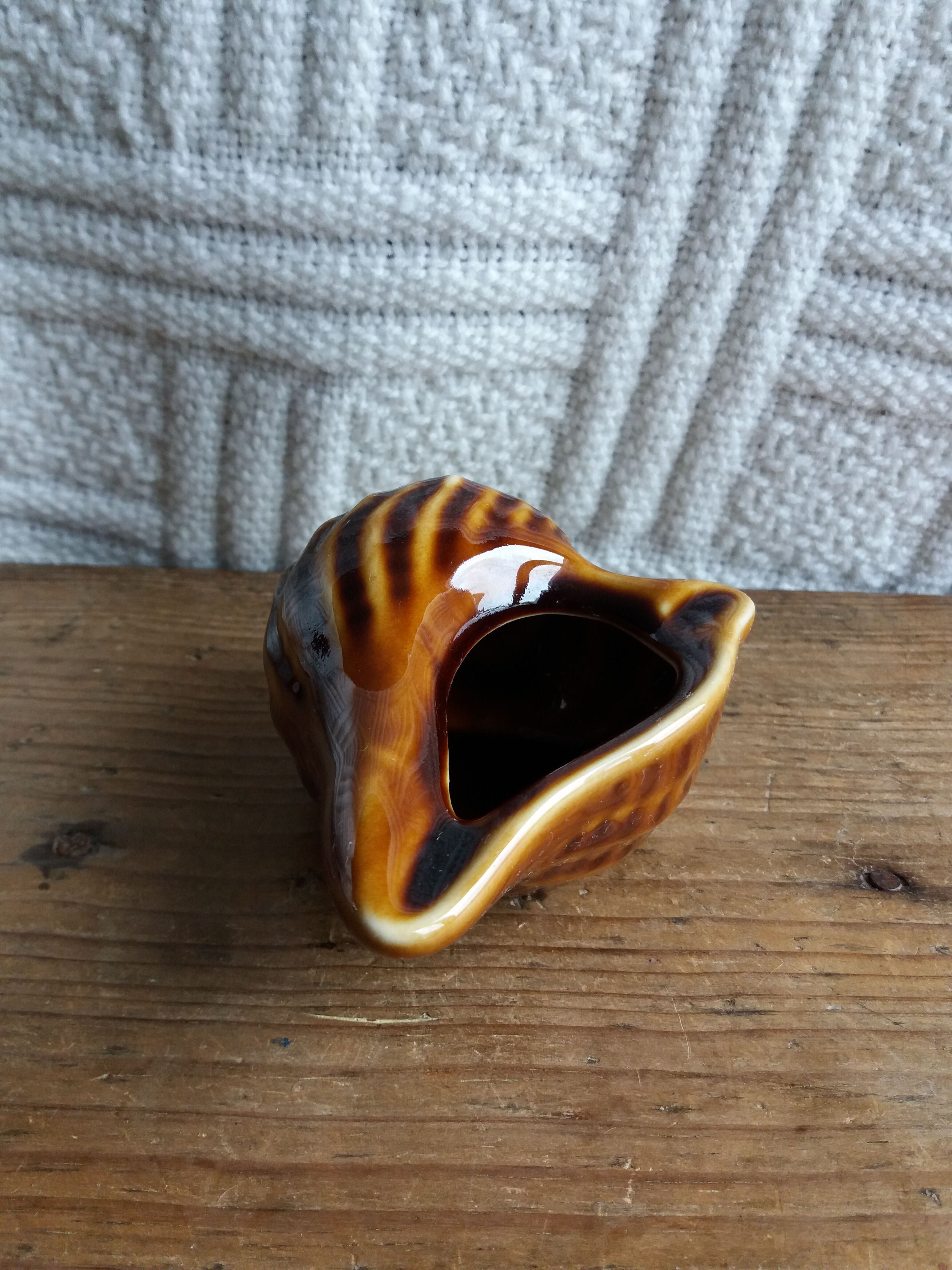 Ceramic shell ashtray