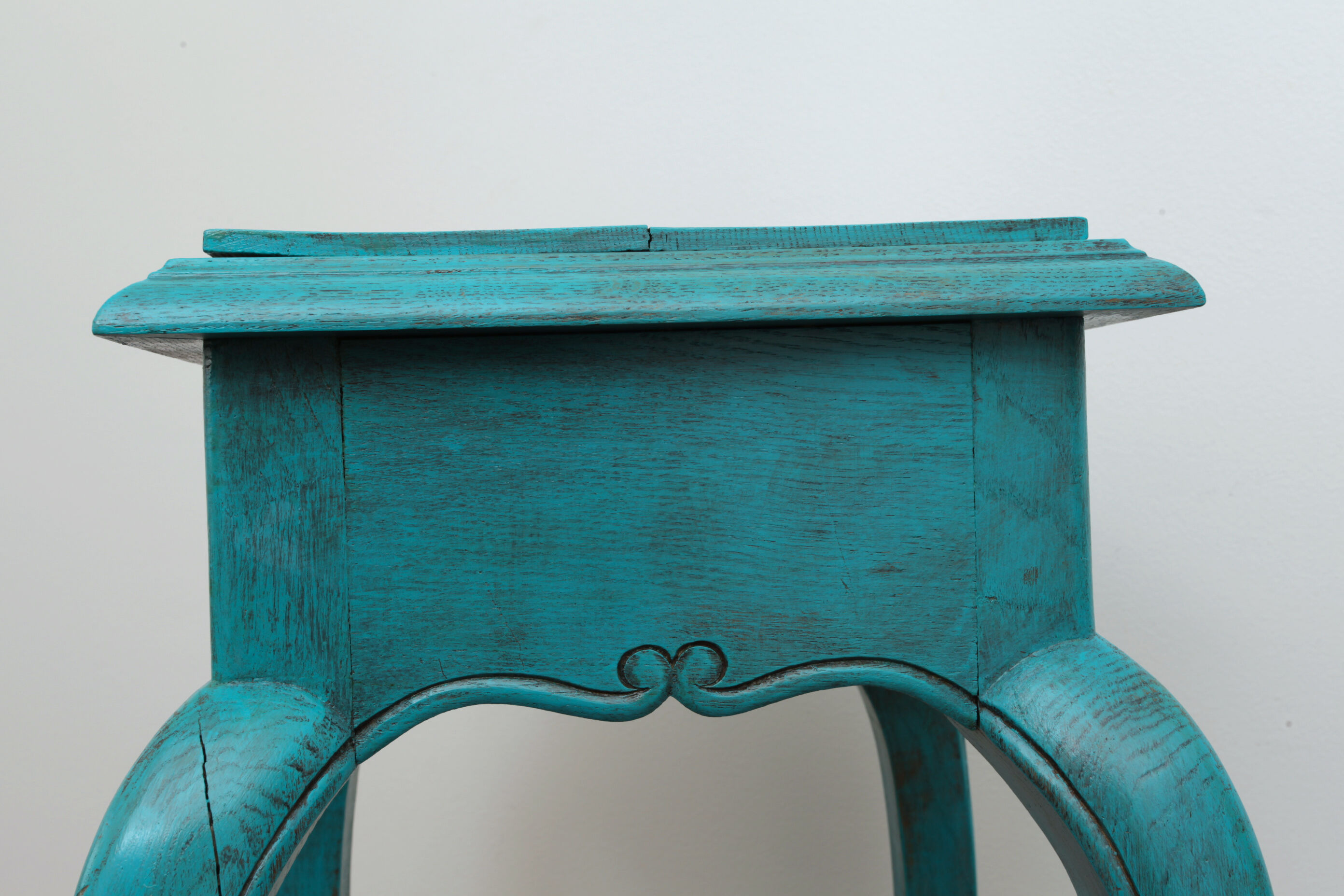 Large blue wood sellette