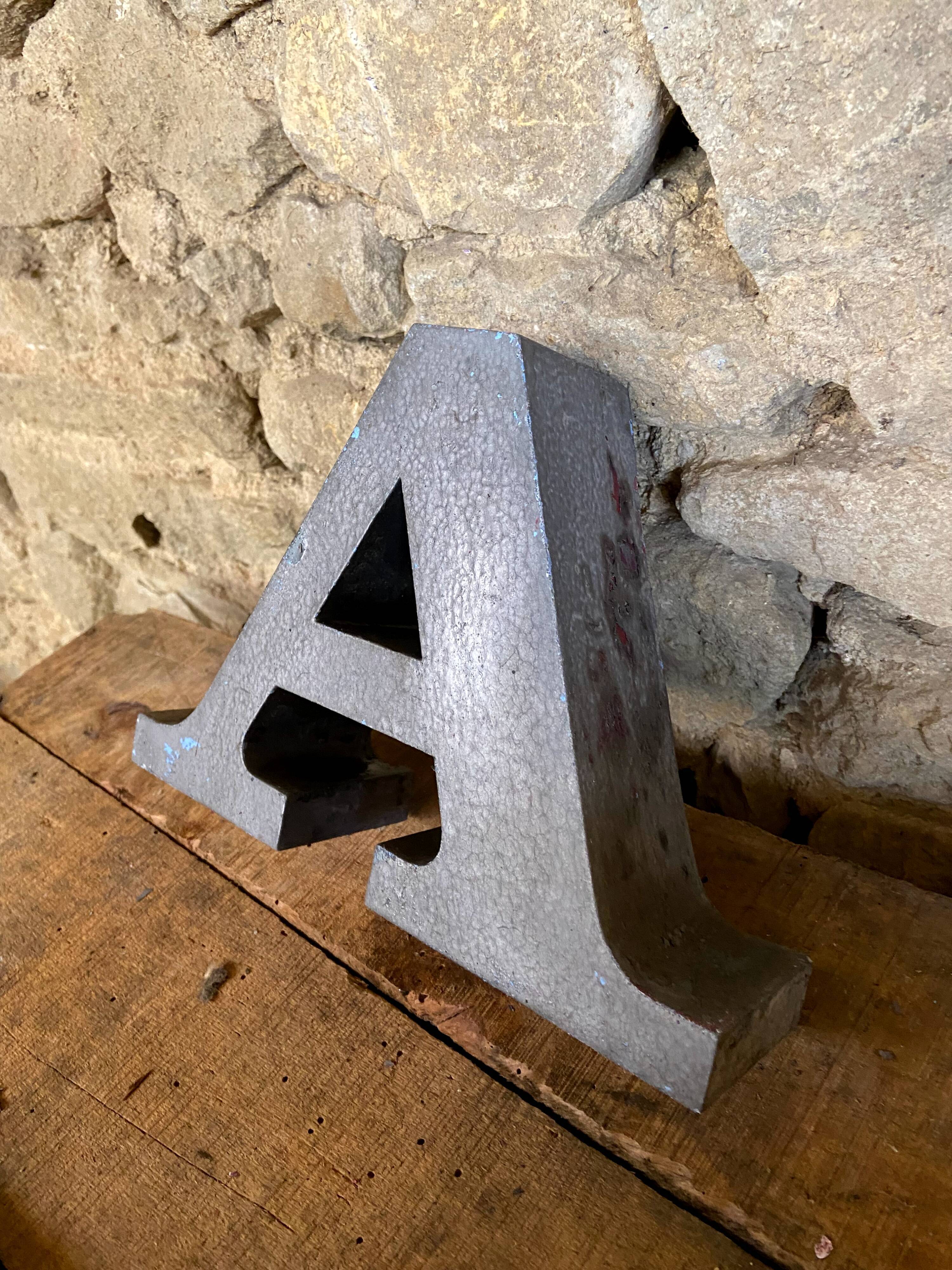 Lettre métal A