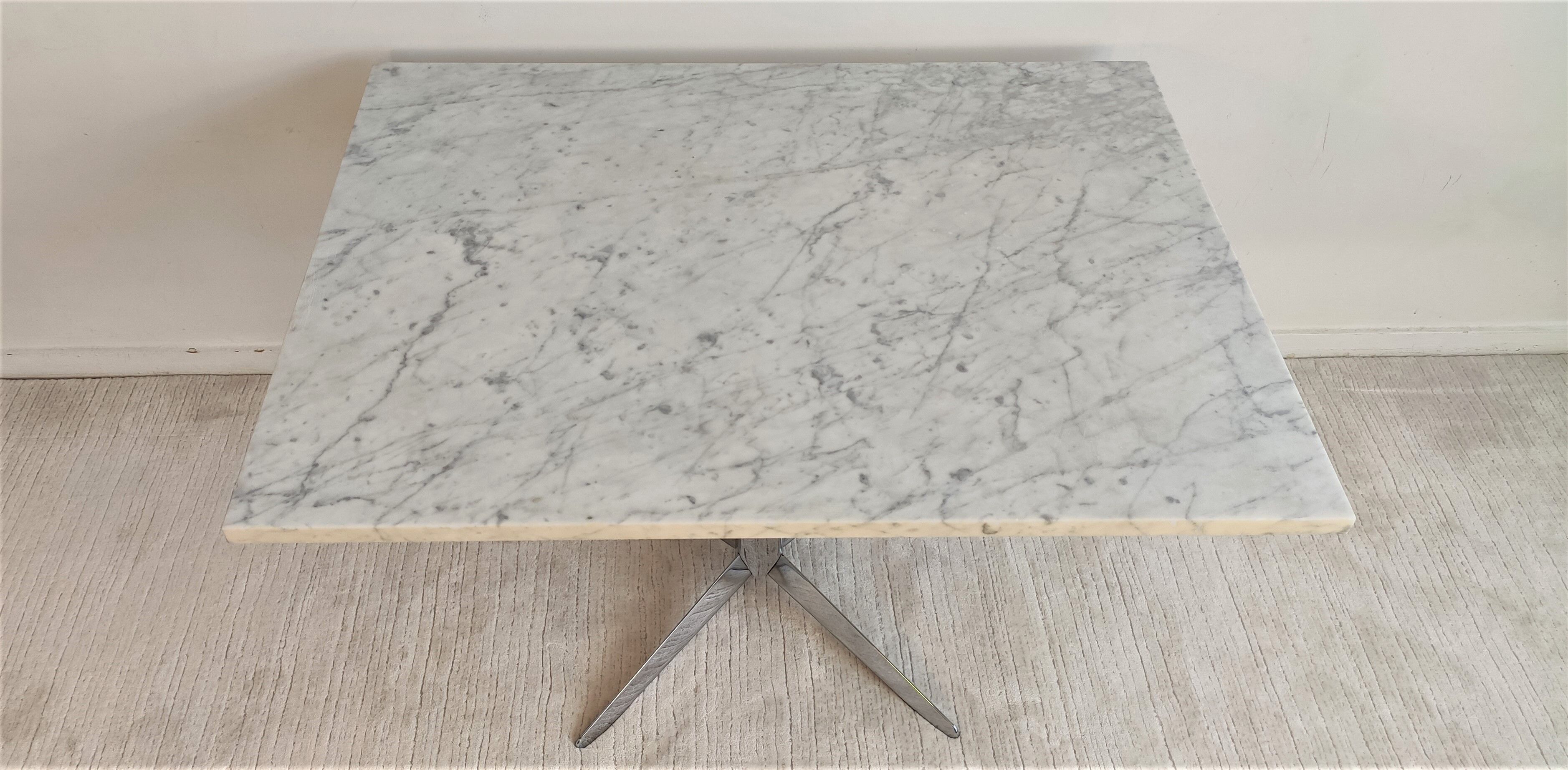 Coffee table Roche Bobois 70's carrara marble and chrome star foot