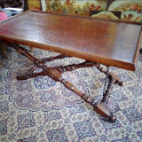 Foldable coffee table in solid oak and turned legs