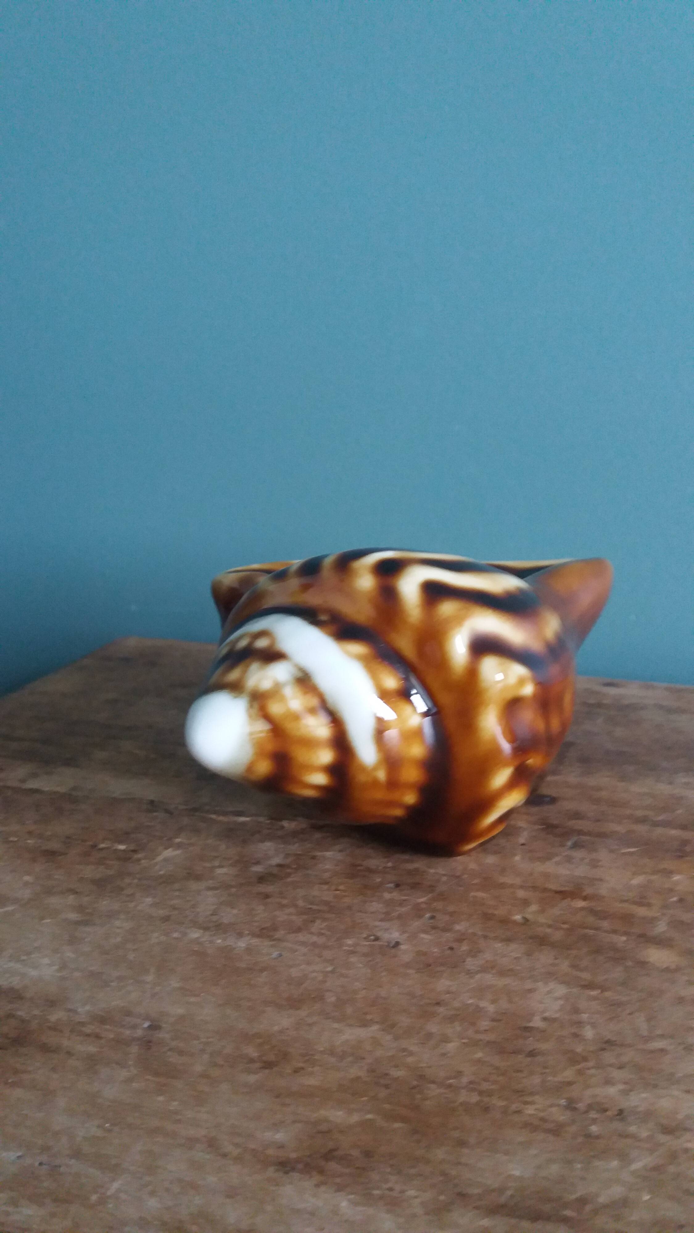 Ceramic shell ashtray