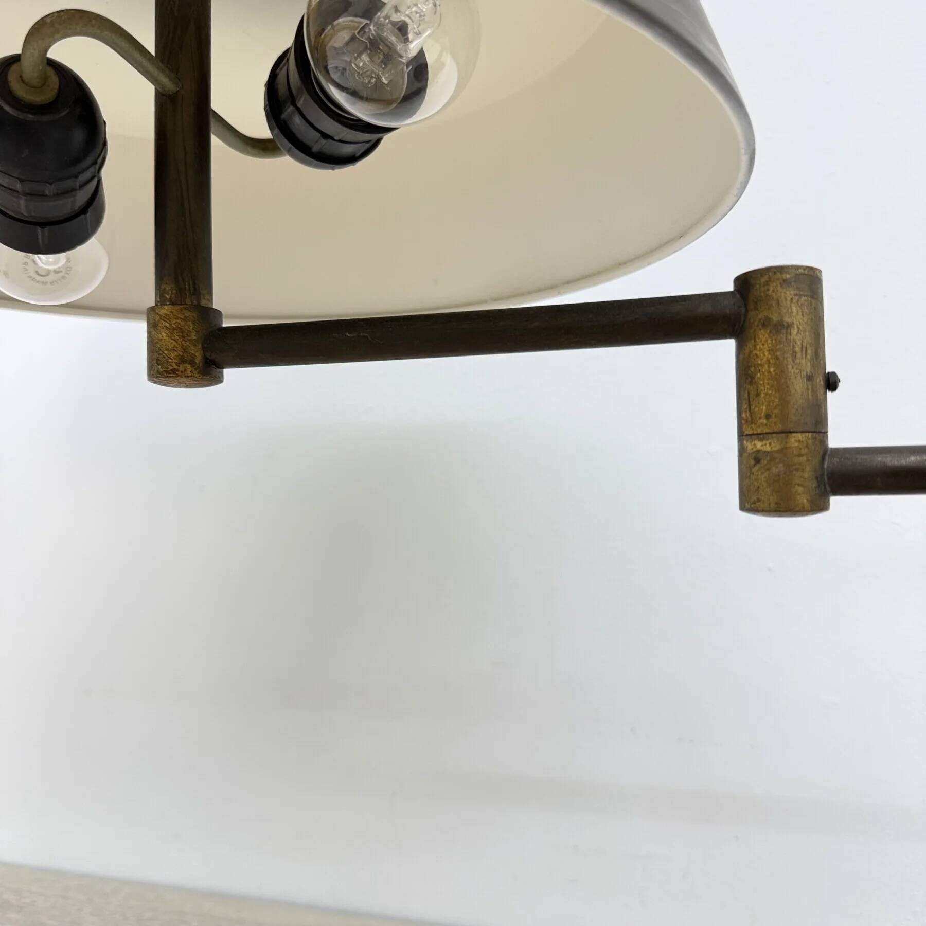 Mid-century Italian brass table desk lamp with pantograph arm, 1940s