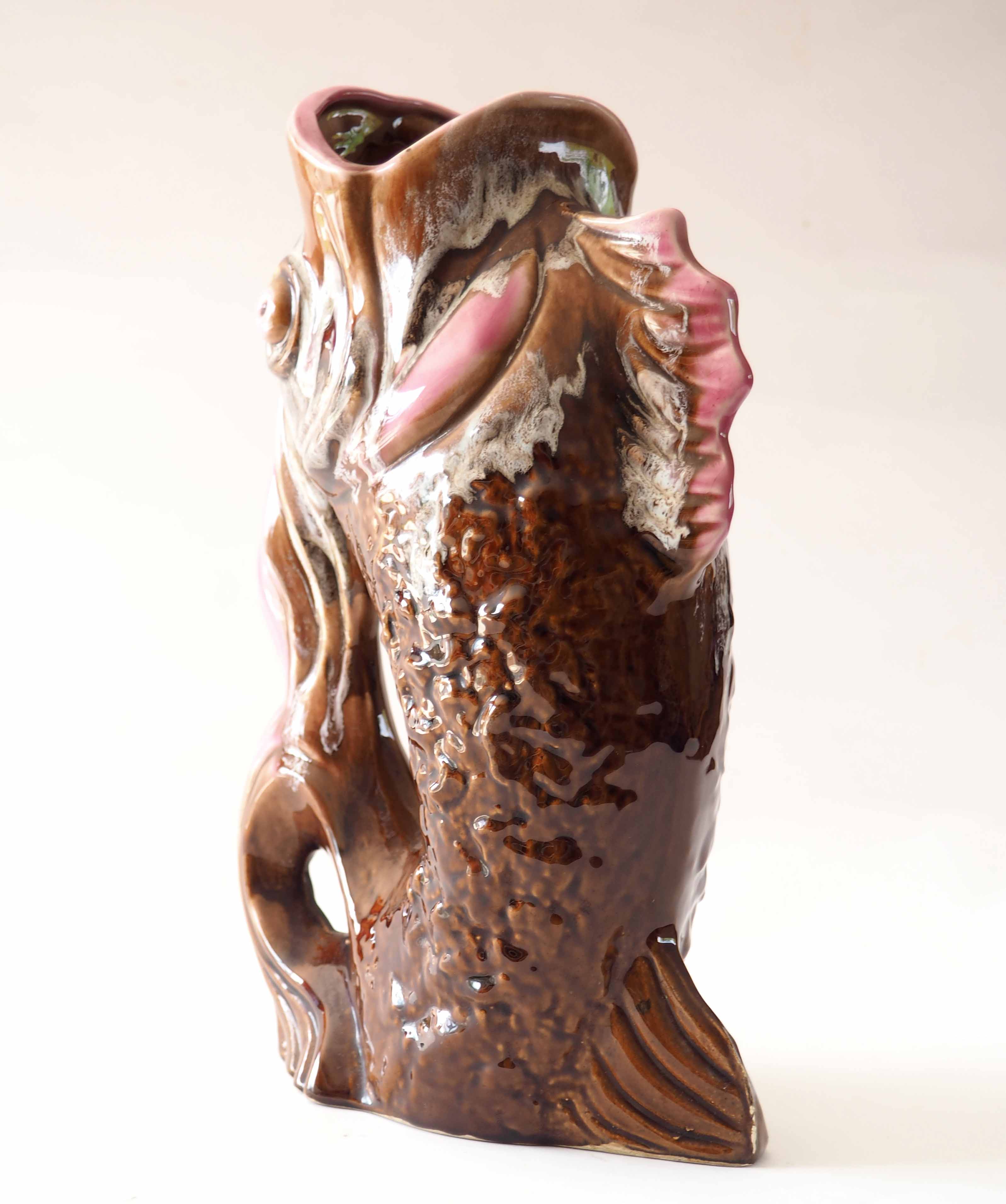 Fish vase pitcher slurry