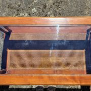 Table basse en merisier, verre et cannage
