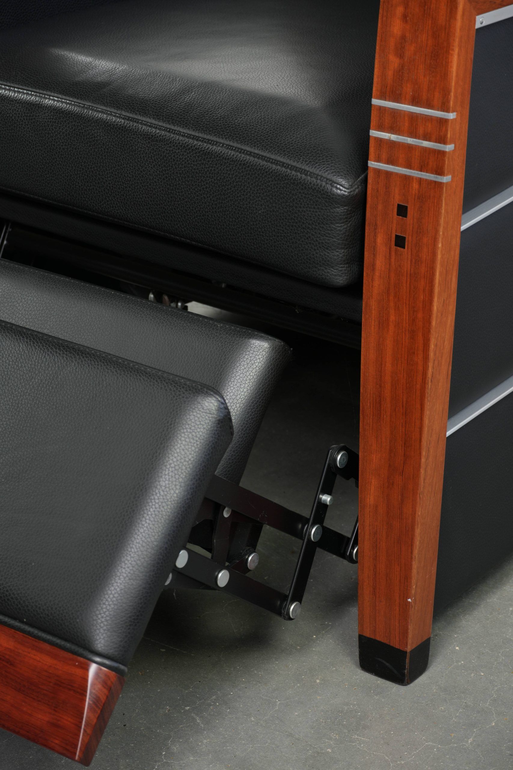 Recliner électrique réglable au design Art Déco en cuir de vache noir