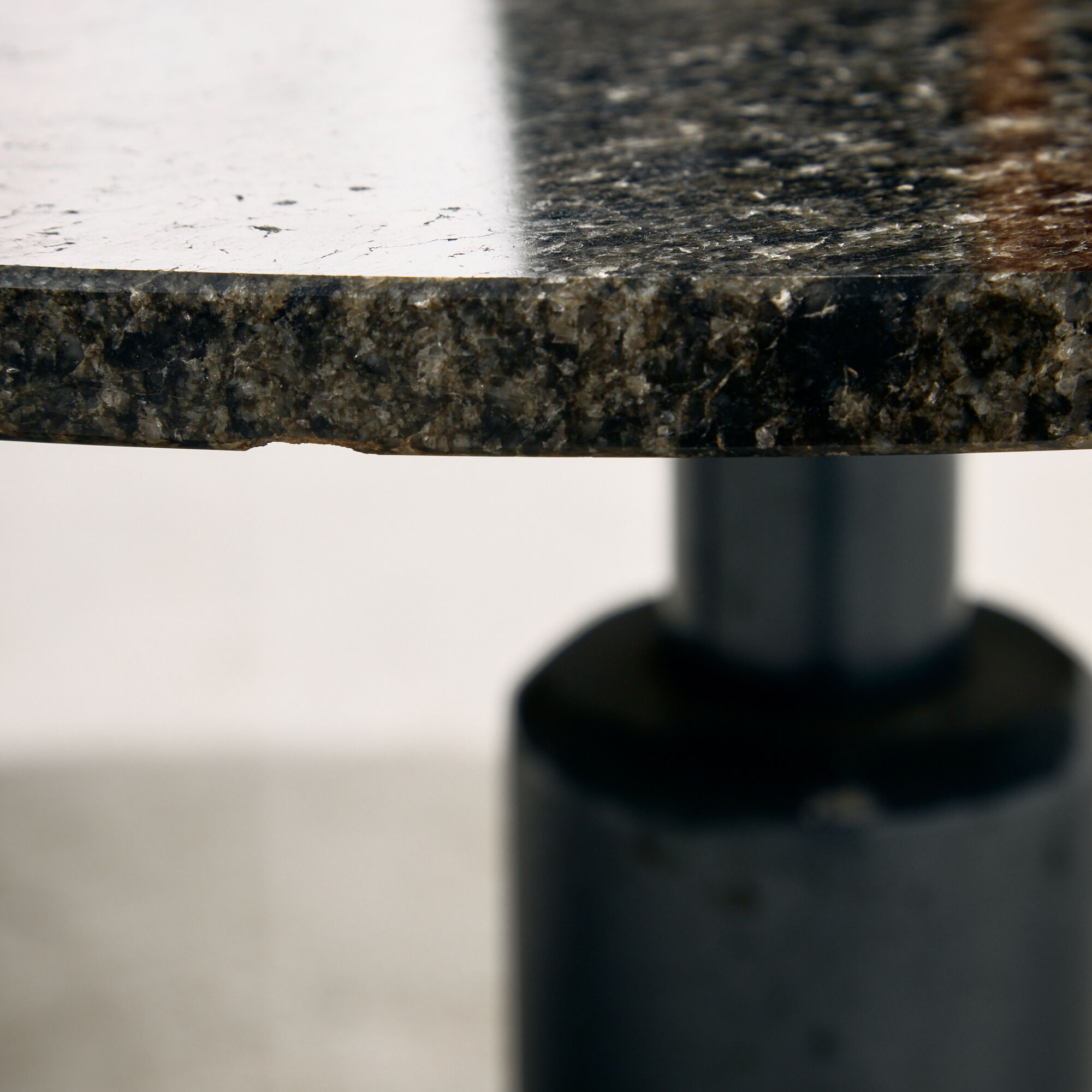 Table basse en granit Up & Up
