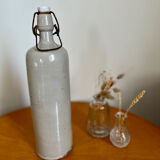 Bouteille en grès vintage