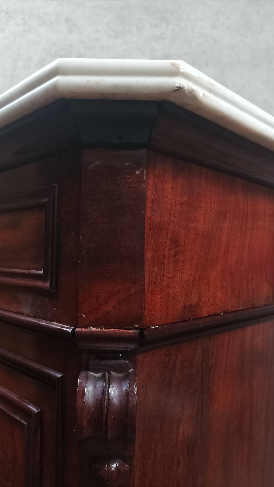 Large mahogany chest of drawers with 8 drawers from the Napoleonic III period.