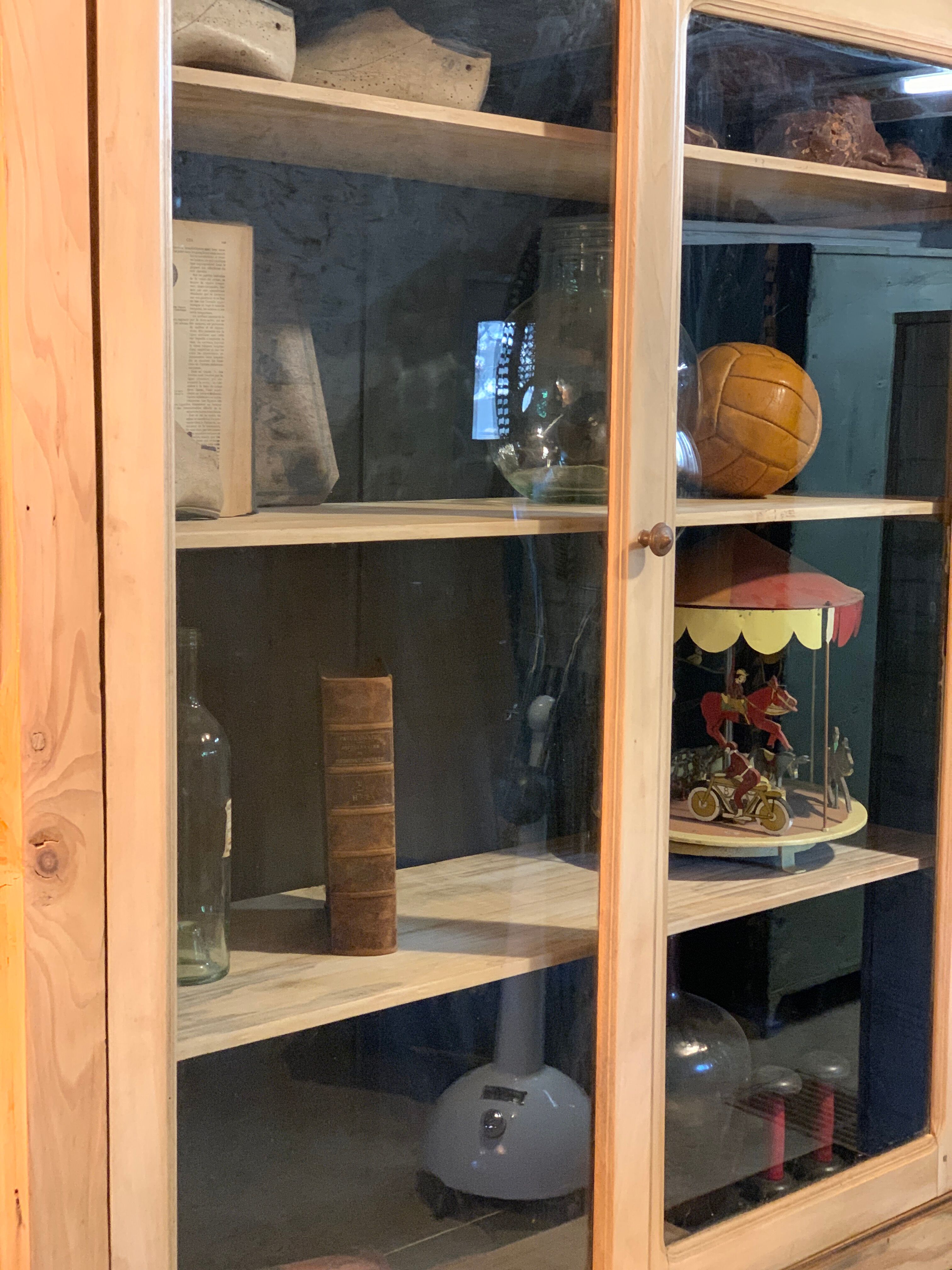 Showcase 2 chapel body